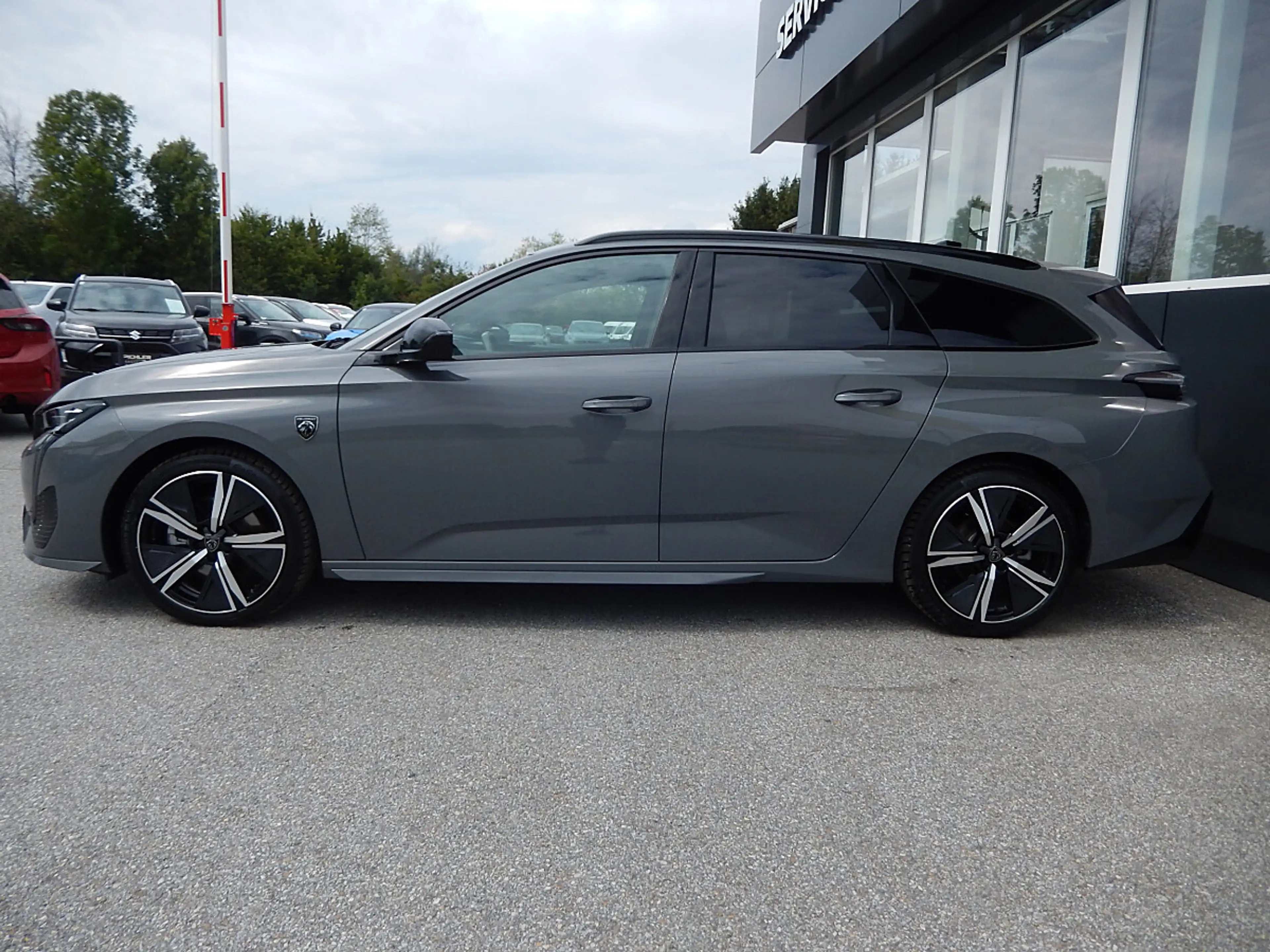 Peugeot 308 SW Hybrid 145 e-DSC6 GT — photo 4