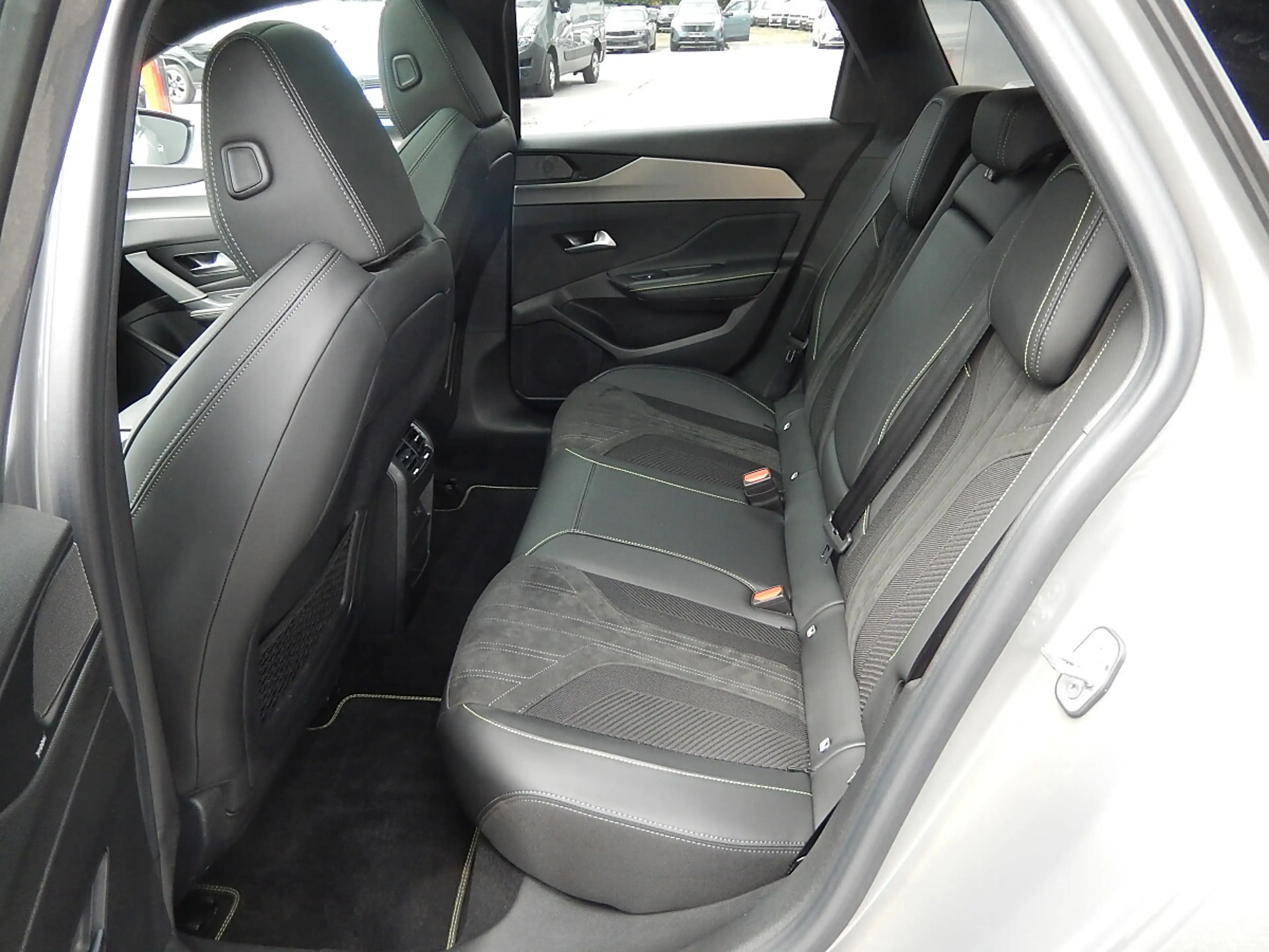 Peugeot 308 SW Hybrid 145 e-DSC6 GT — photo 12
