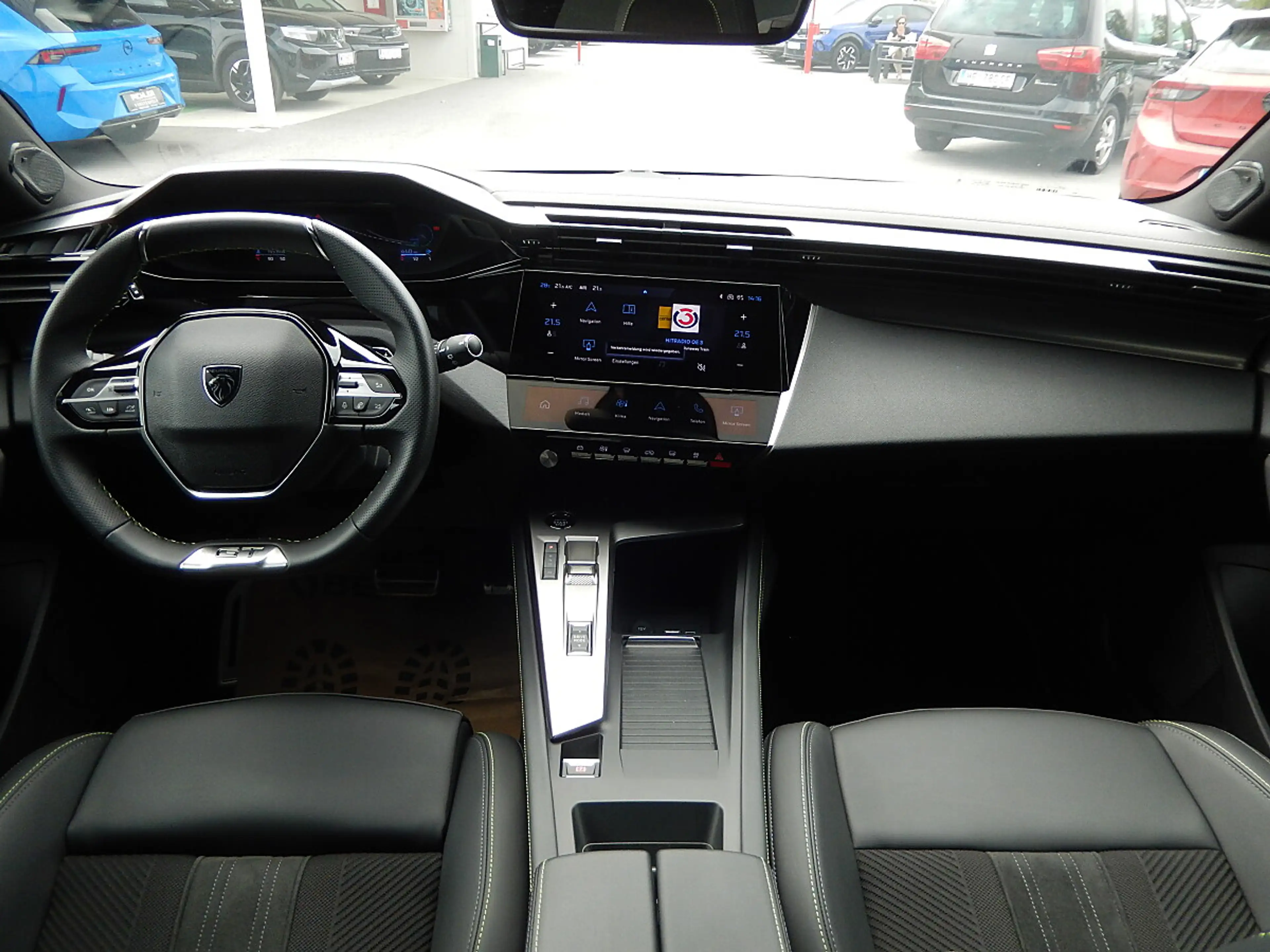 Peugeot 308 SW Hybrid 145 e-DSC6 GT — photo 14