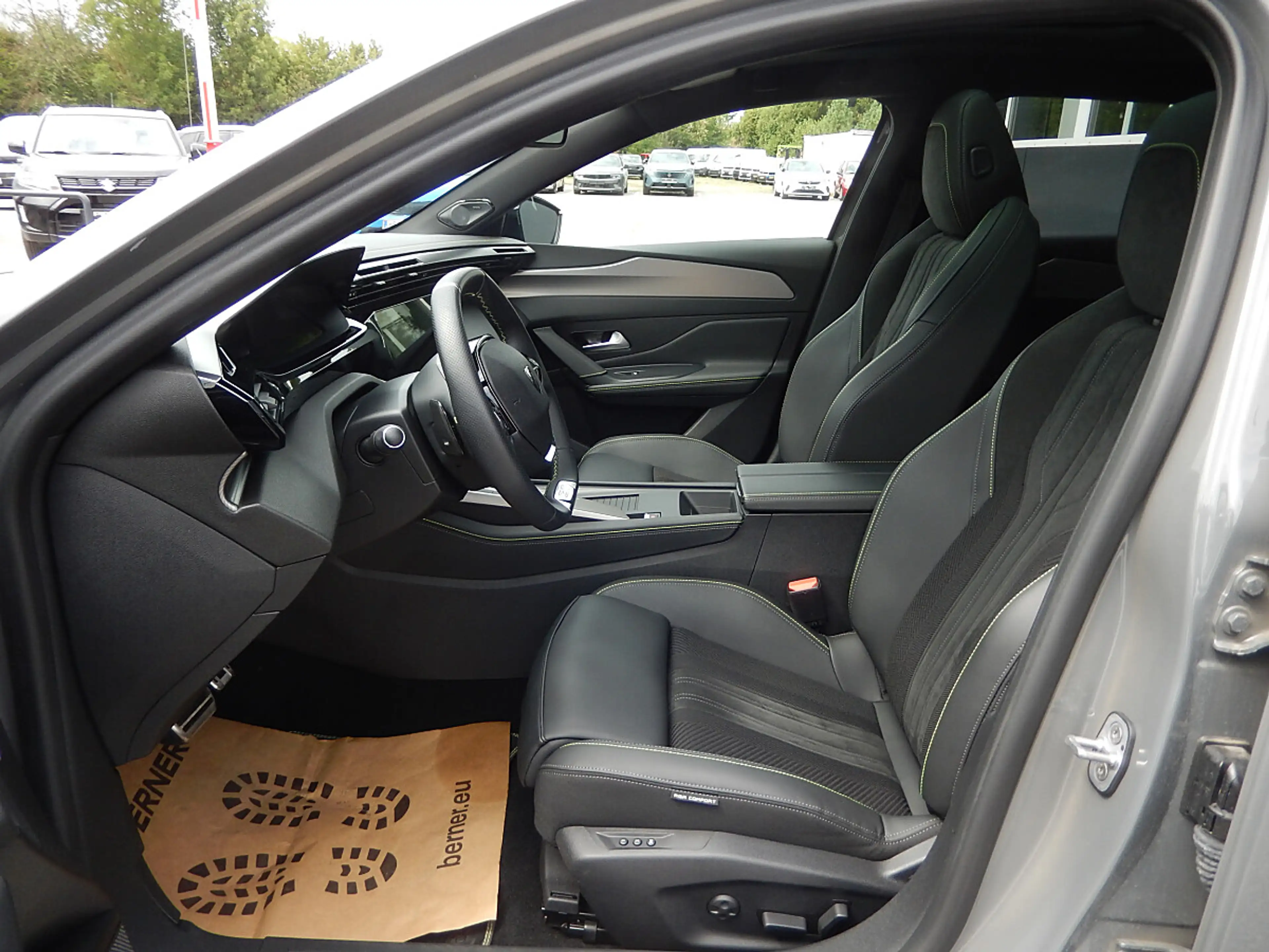 Peugeot 308 SW Hybrid 145 e-DSC6 GT — photo 9
