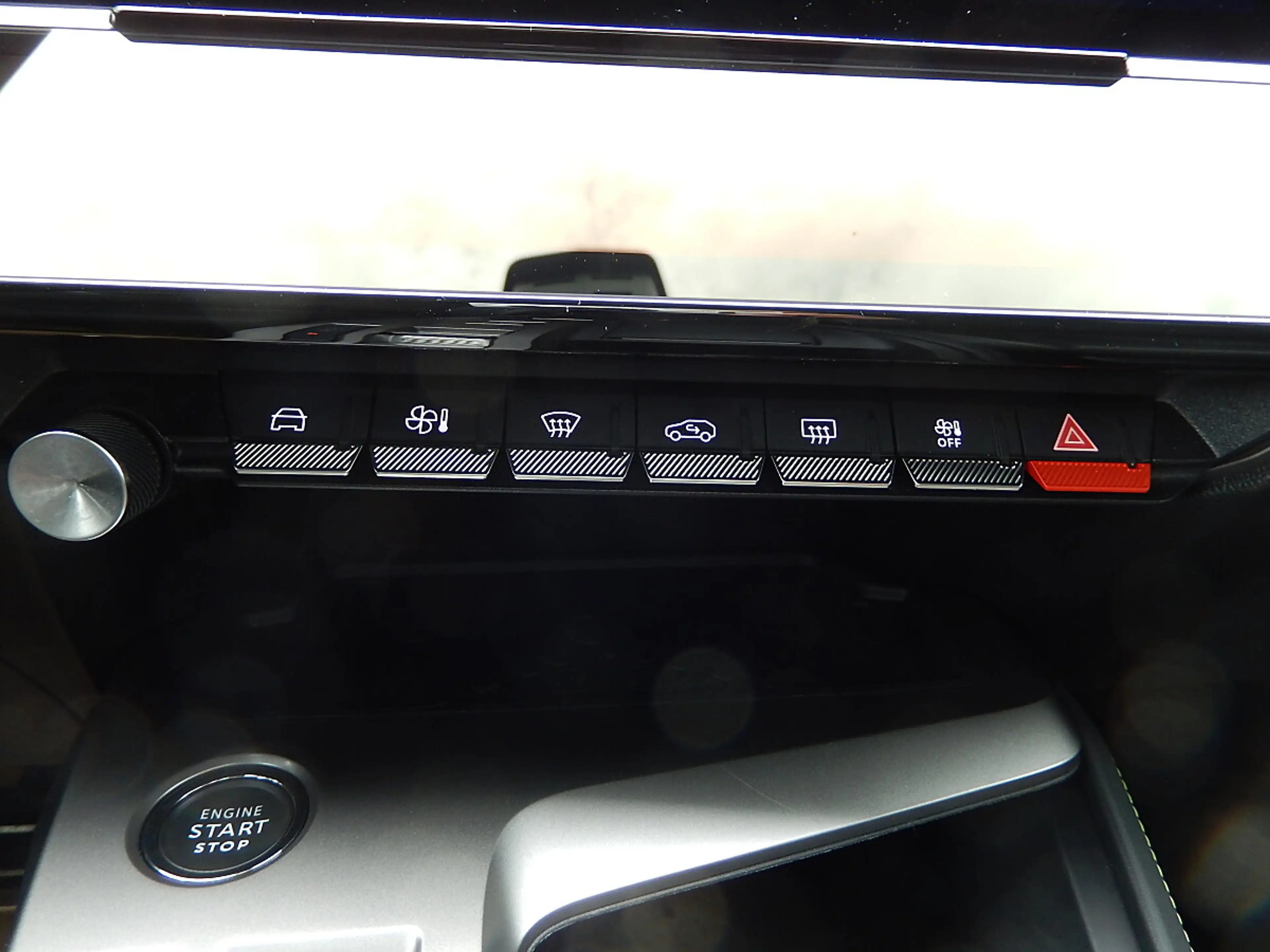 Peugeot 308 SW Hybrid 145 e-DSC6 GT — photo 18