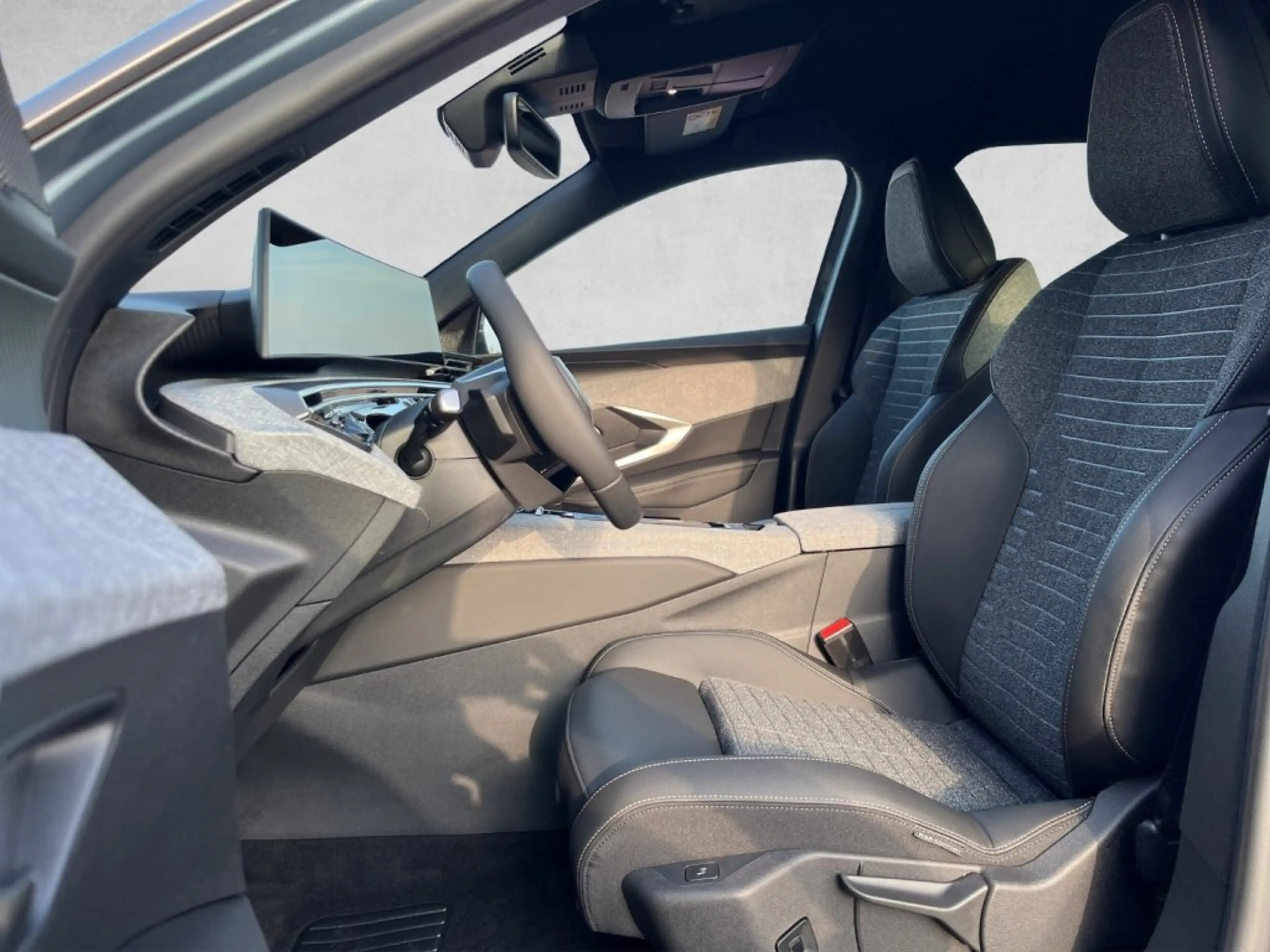 Peugeot 5008 Allure Elektro 210 73 kWh — photo 9