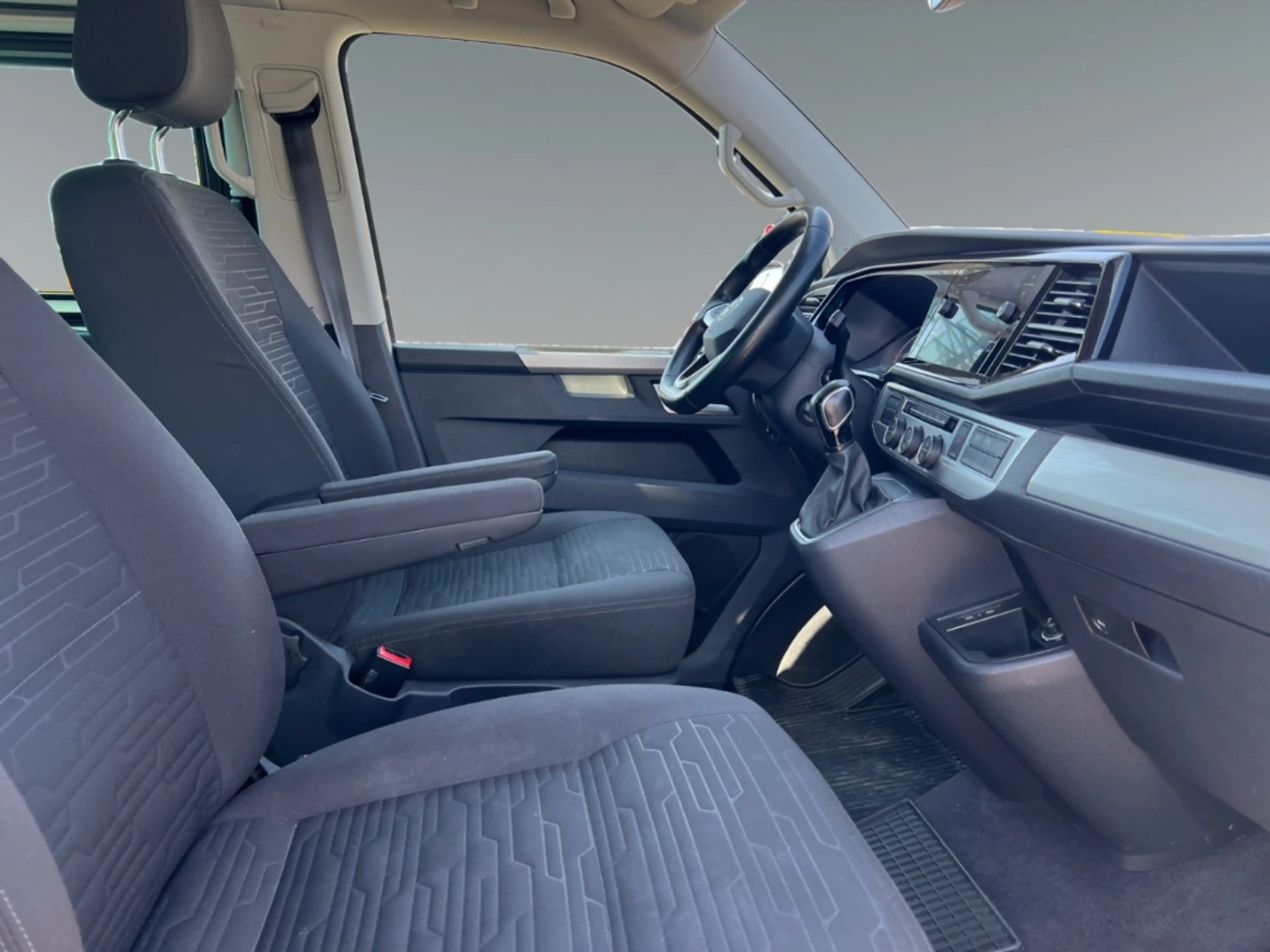 Volkswagen T6.1 Multivan Edition 4MOTION AHK Navi LED Dyn. Kurvenlicht — photo 6