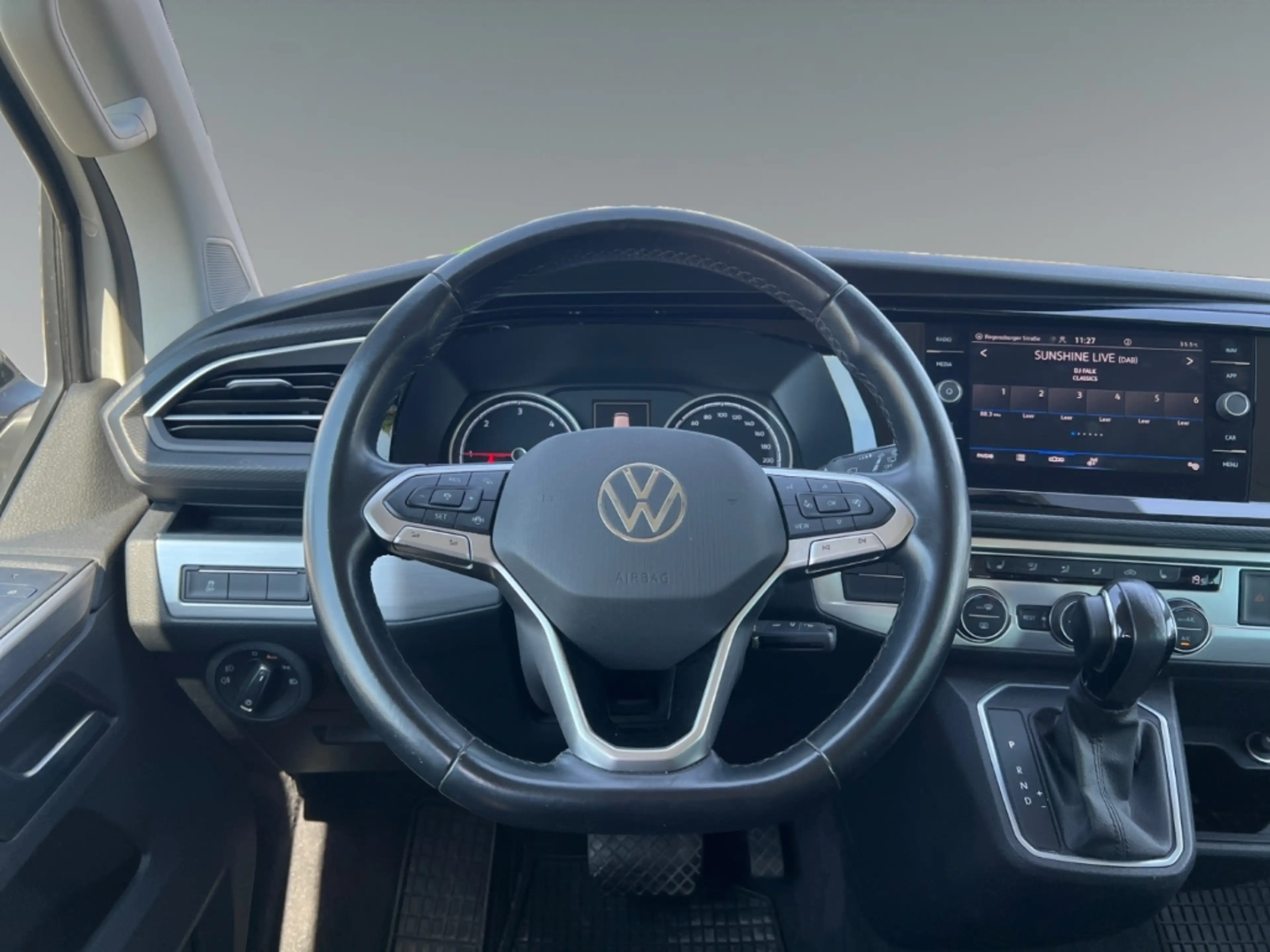 Volkswagen T6.1 Multivan Edition 4MOTION AHK Navi LED Dyn. Kurvenlicht — photo 3