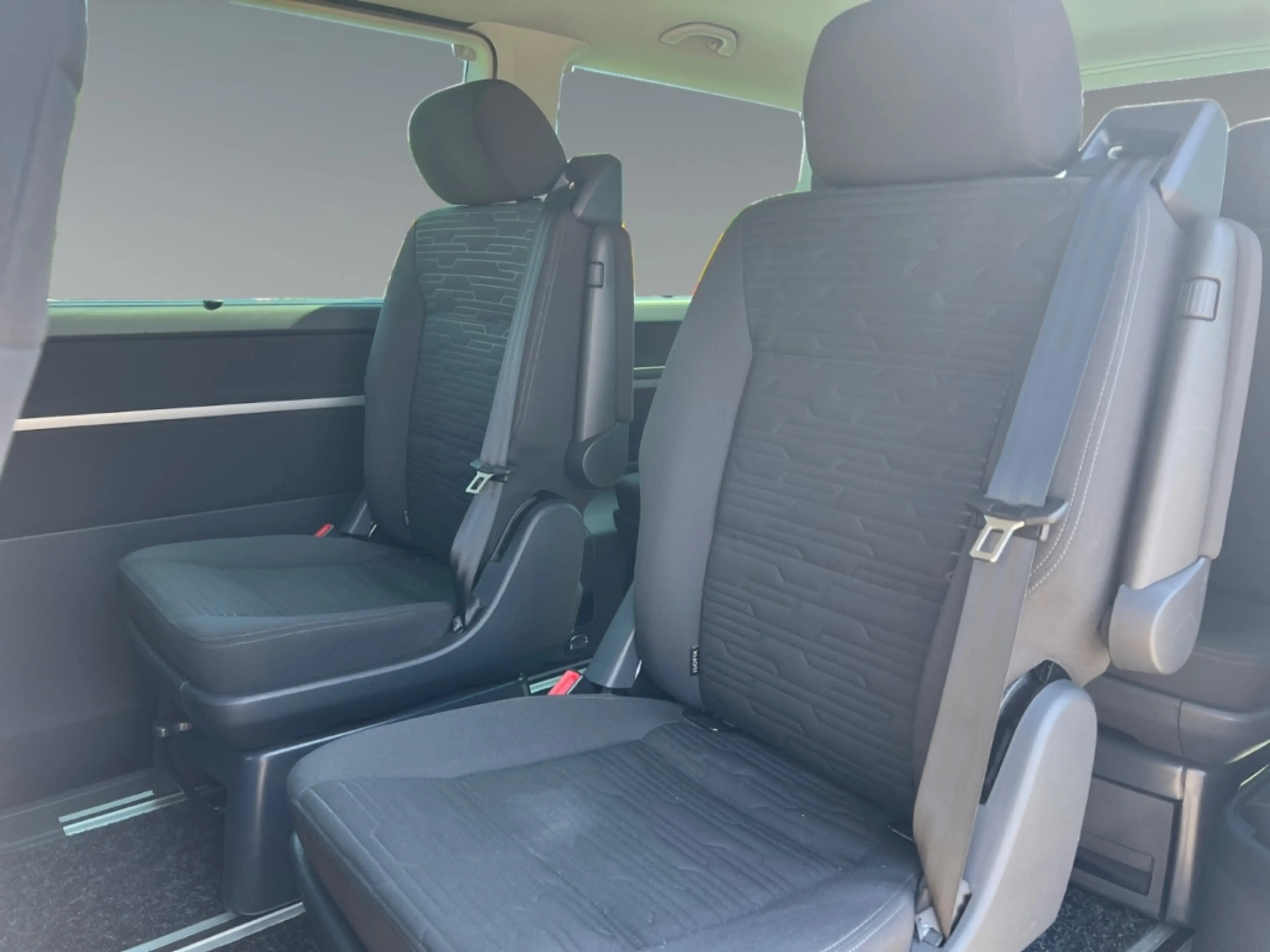 Volkswagen T6.1 Multivan Edition 4MOTION AHK Navi LED Dyn. Kurvenlicht — photo 11