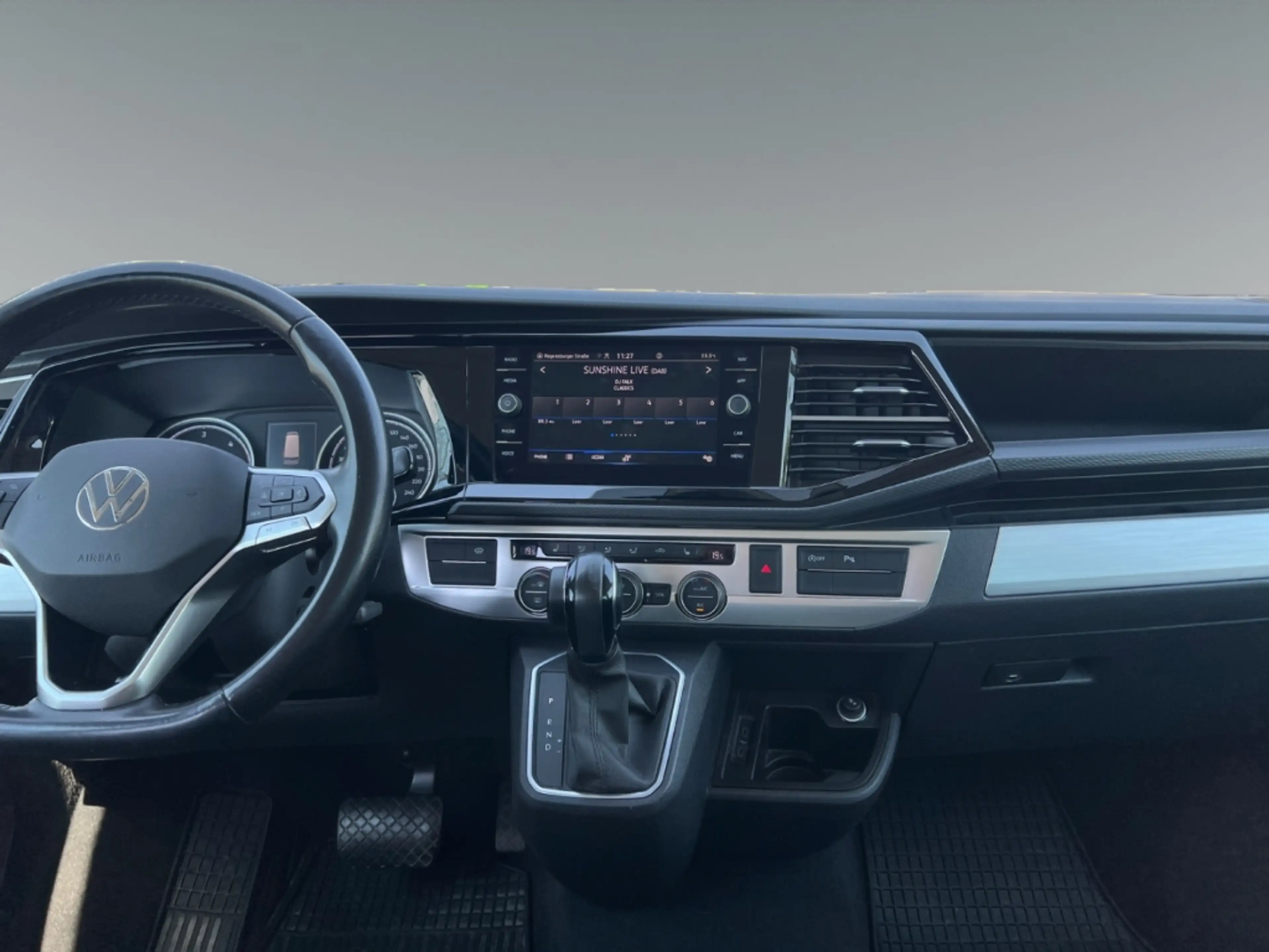 Volkswagen T6.1 Multivan Edition 4MOTION AHK Navi LED Dyn. Kurvenlicht — photo 5