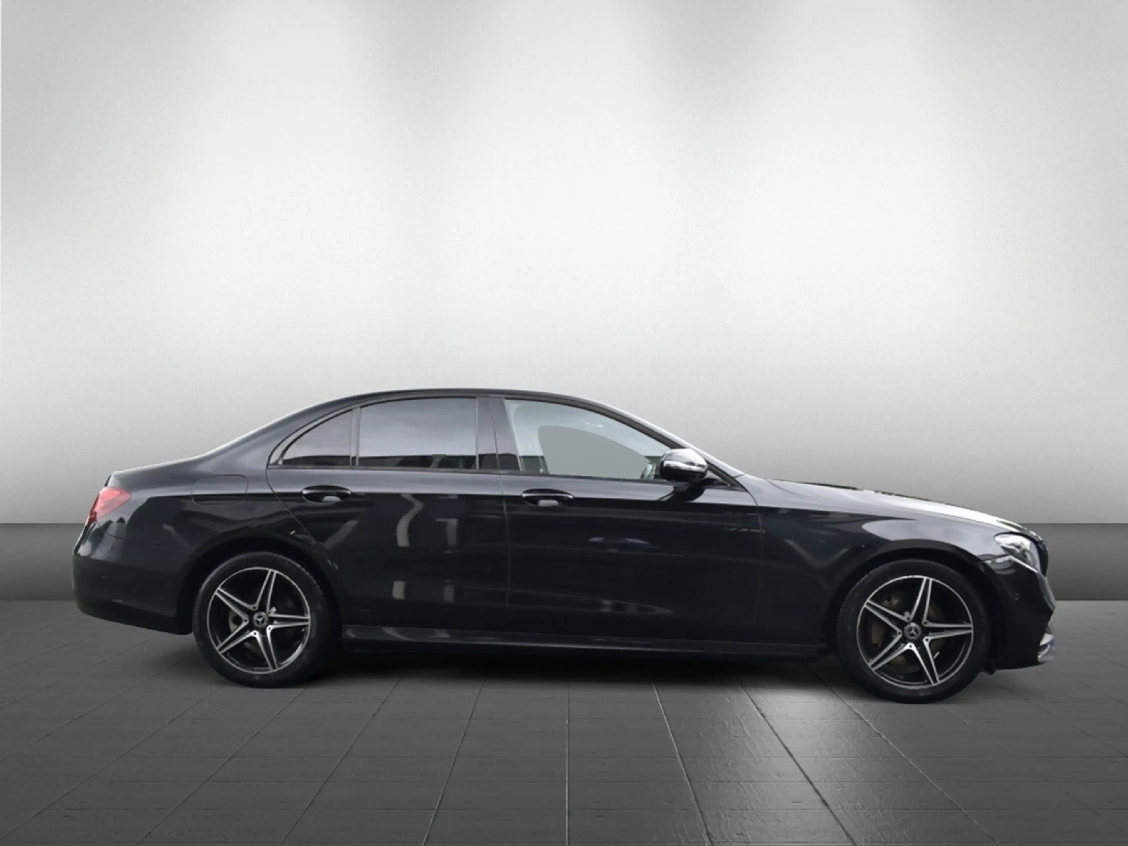 Mercedes-Benz E 220 d BnsSolAMG+UpEd — photo 4