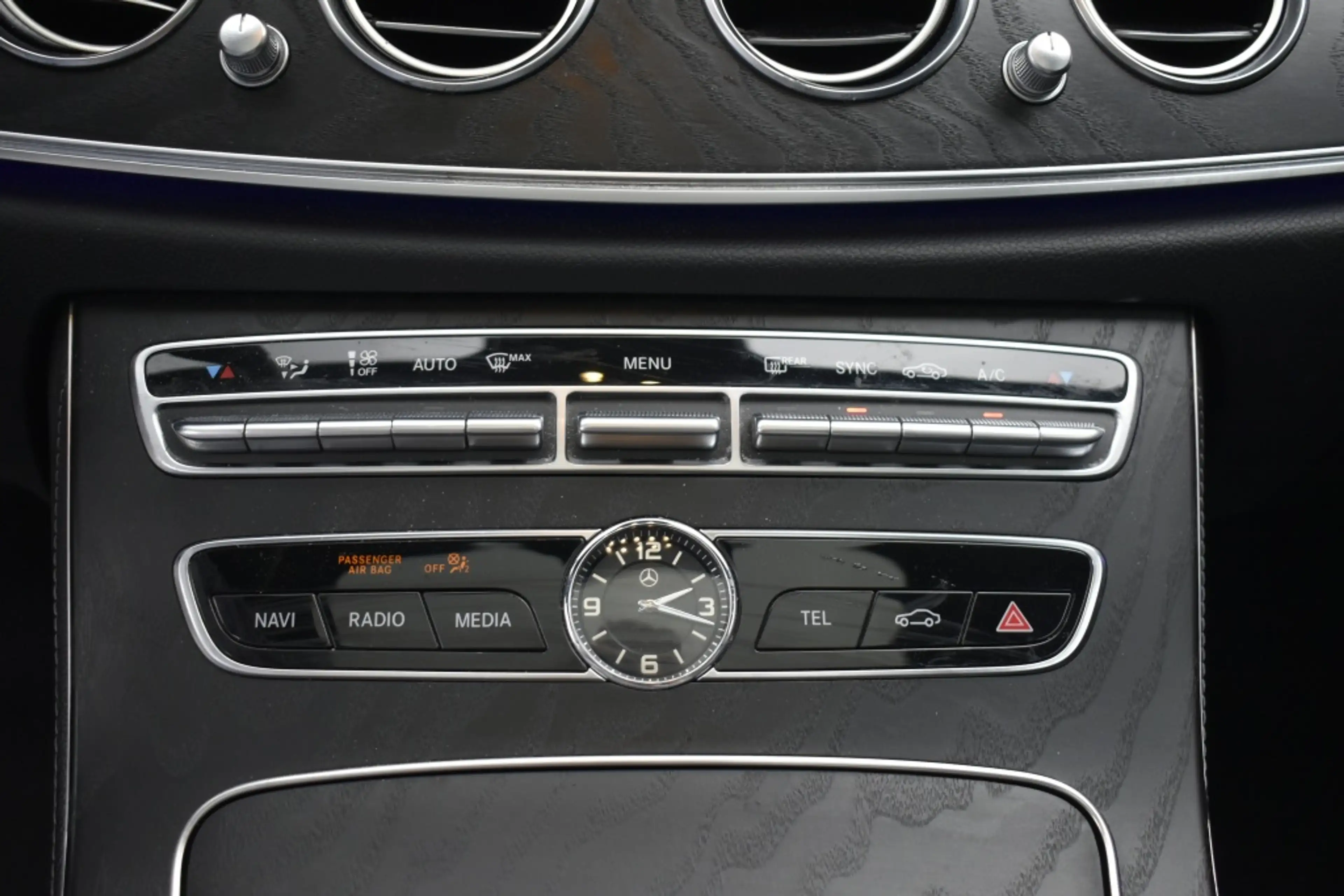 Mercedes-Benz E 220 d BnsSolAMG+UpEd — photo 26