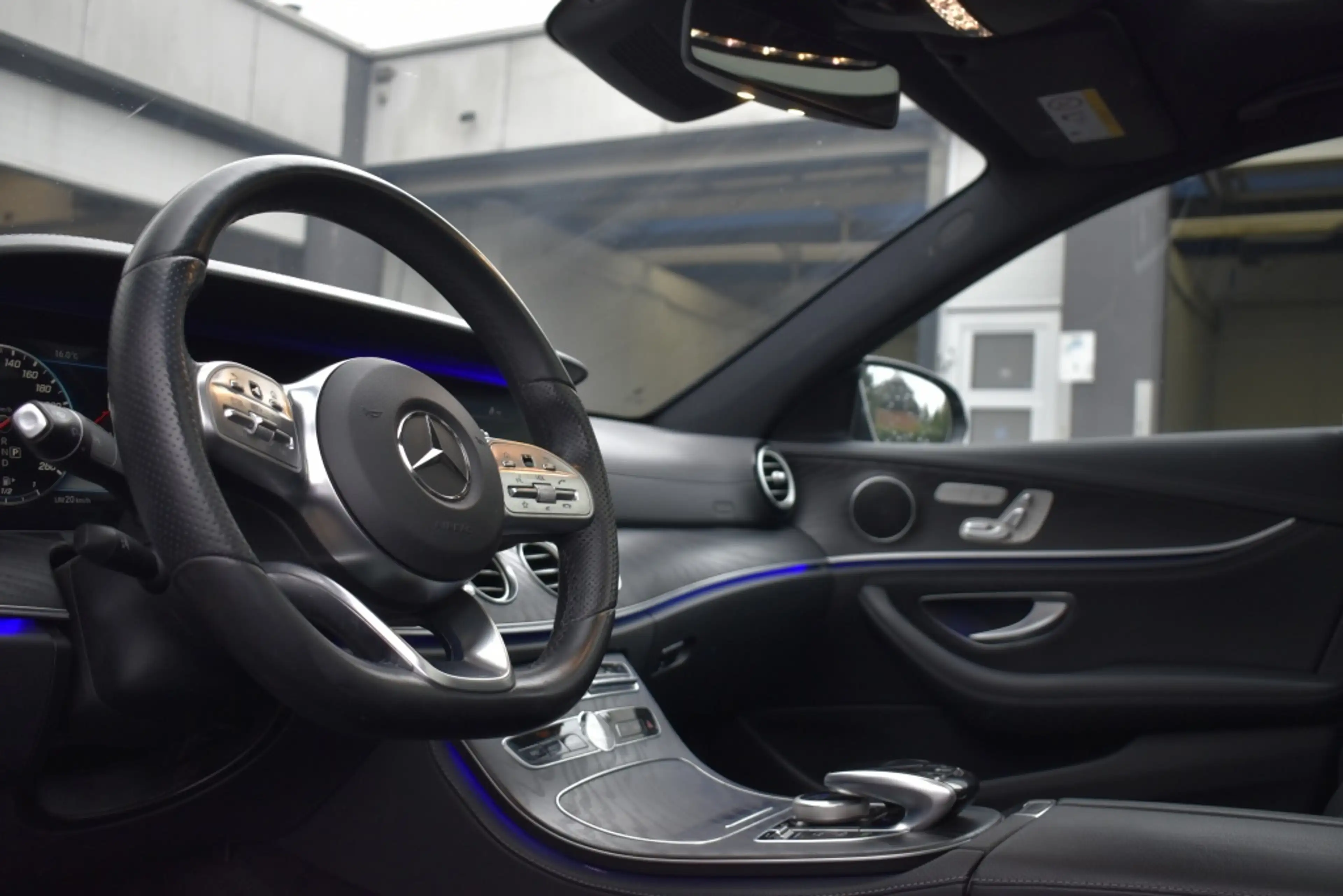 Mercedes-Benz E 220 d BnsSolAMG+UpEd — photo 27
