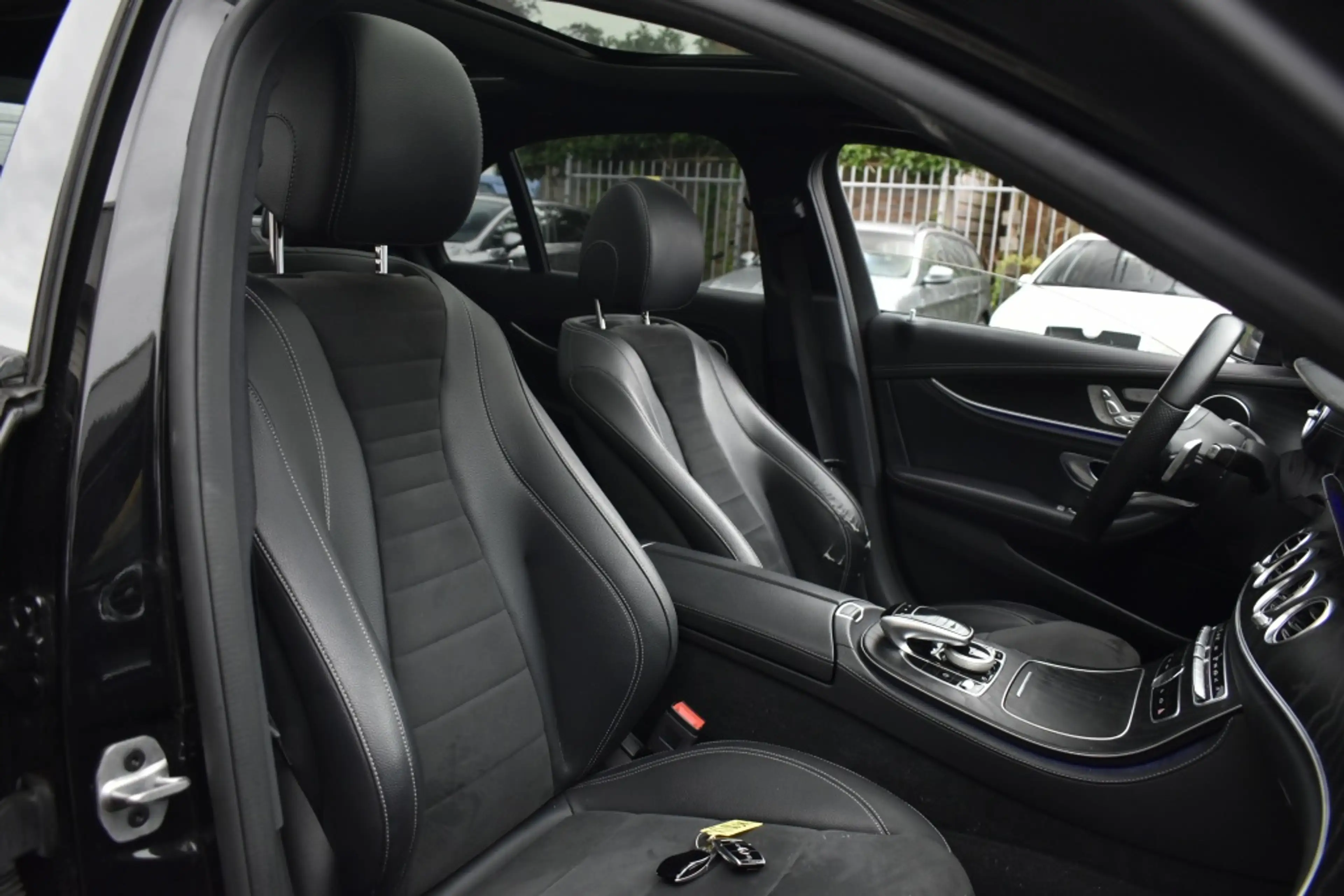 Mercedes-Benz E 220 d BnsSolAMG+UpEd — photo 13