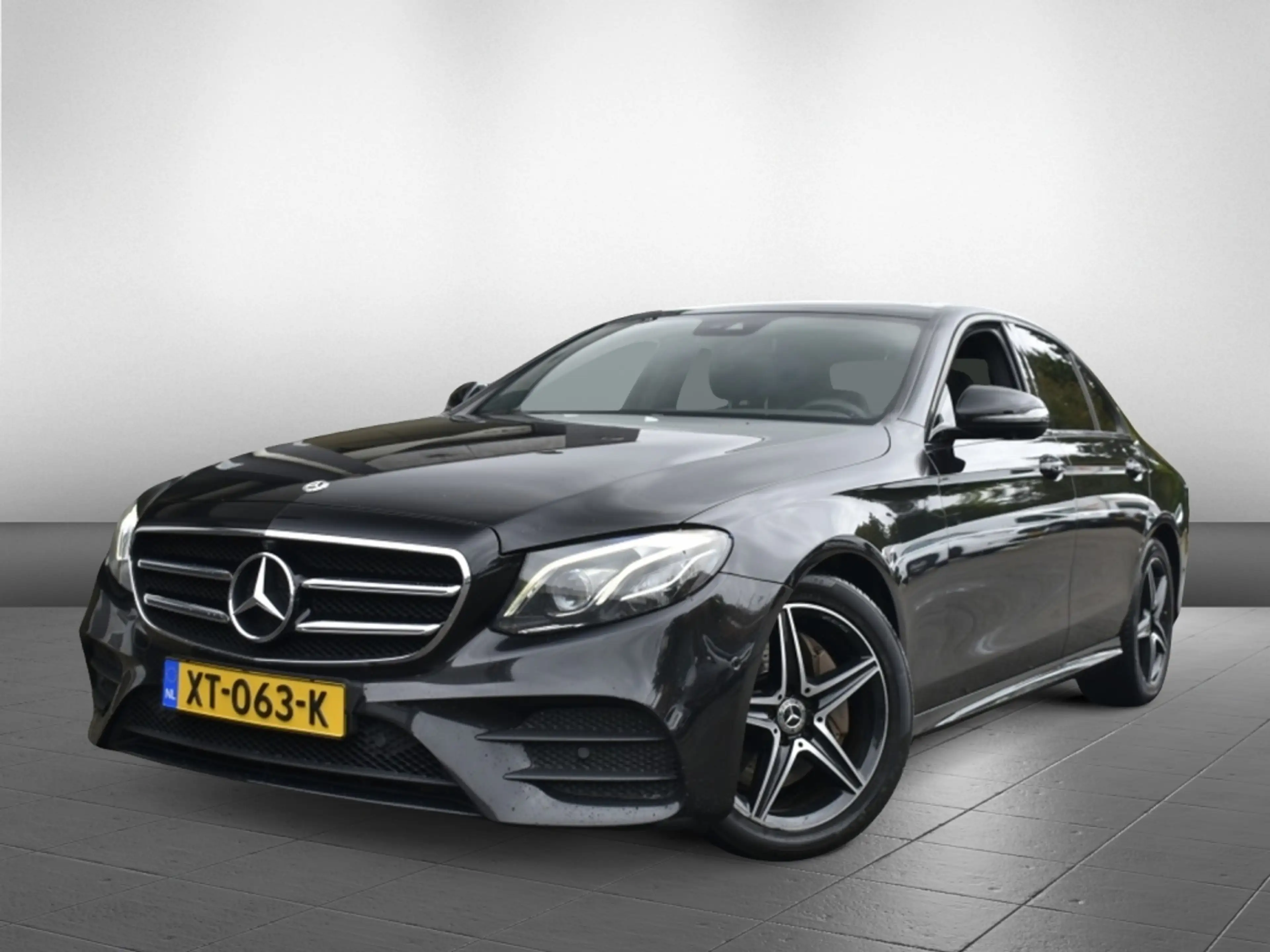 Mercedes-Benz E 220 d BnsSolAMG+UpEd