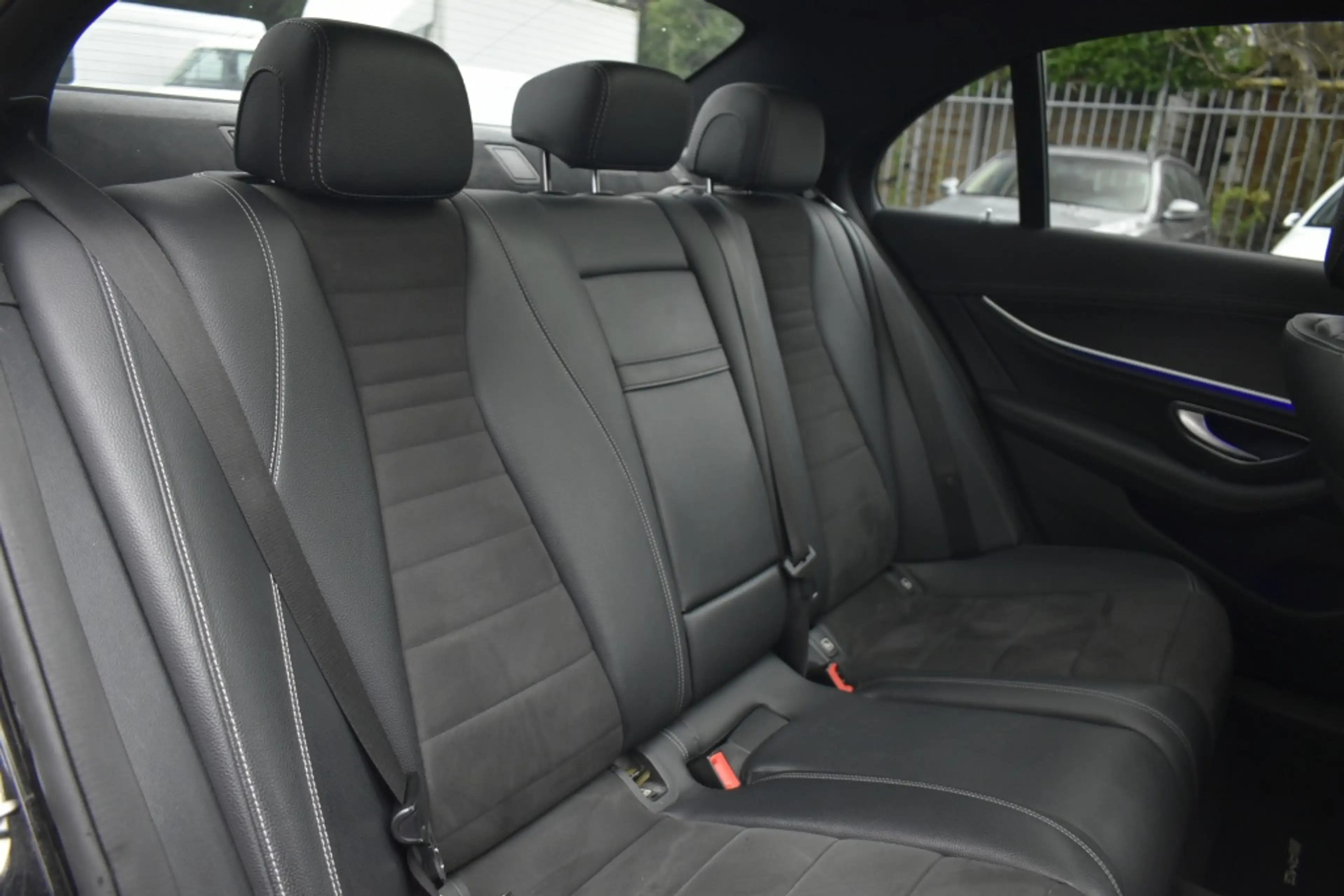 Mercedes-Benz E 220 d BnsSolAMG+UpEd — photo 12