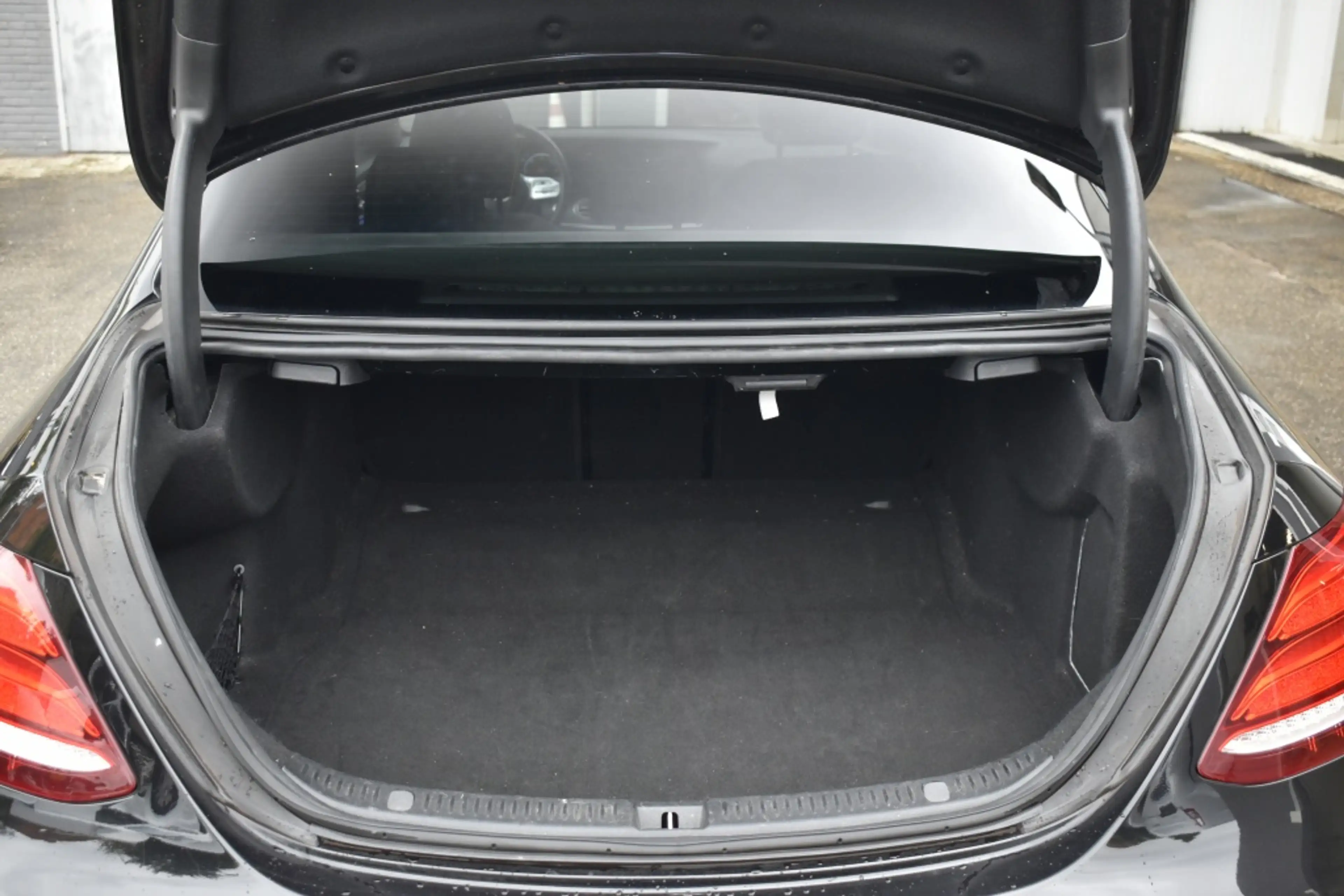 Mercedes-Benz E 220 d BnsSolAMG+UpEd — photo 11