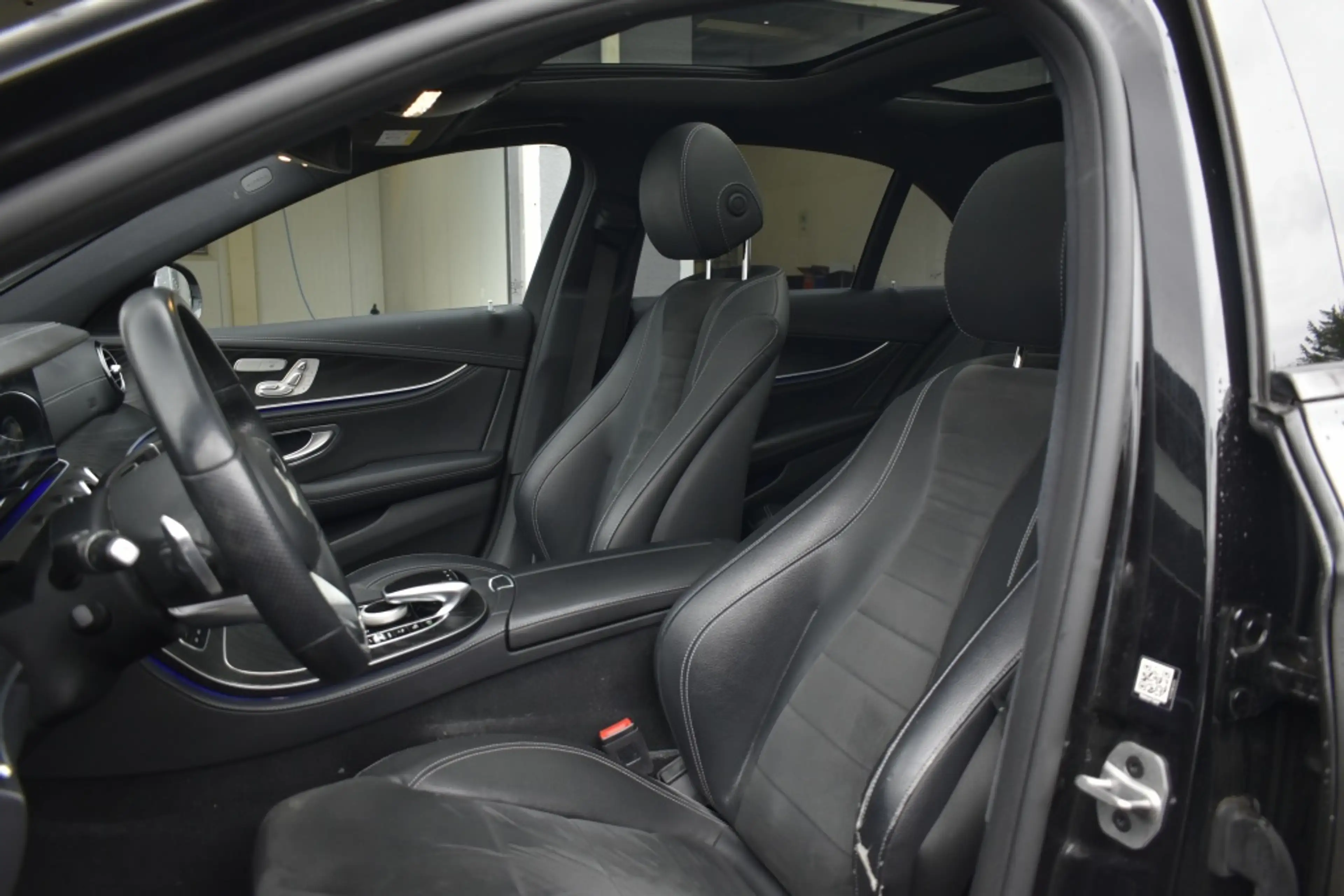Mercedes-Benz E 220 d BnsSolAMG+UpEd — photo 9