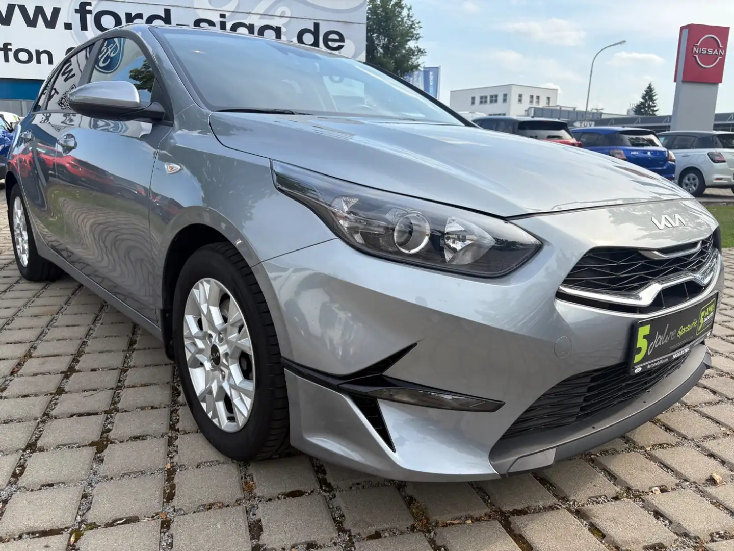 Kia Ceed / cee'd Ceed 1.5 T-GDI Vision BI-LED*CAM*PDC*SHZ*KLIMAAUT Silber - 2