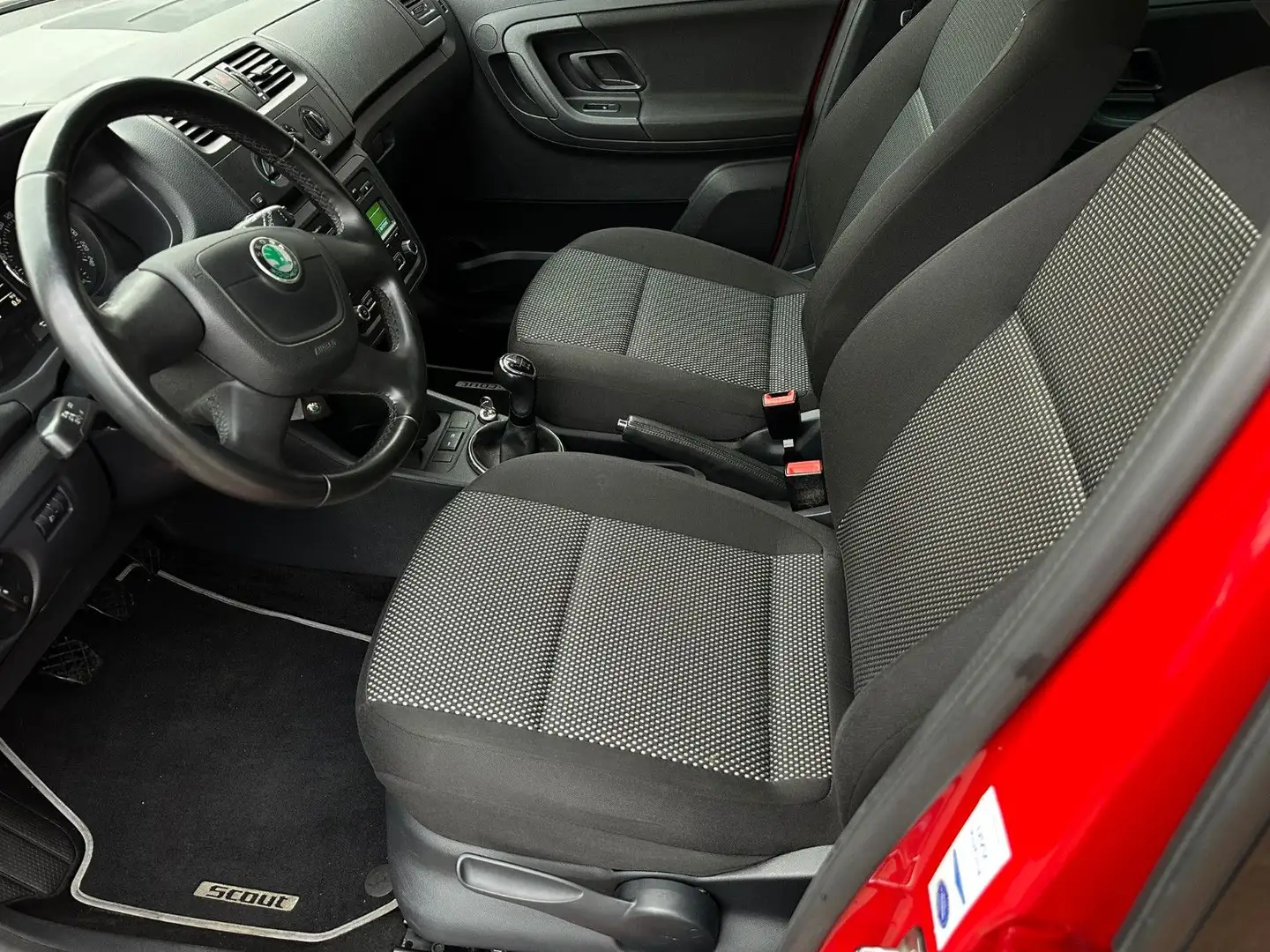 Skoda Roomster Scout Klima AHK Rot - 2