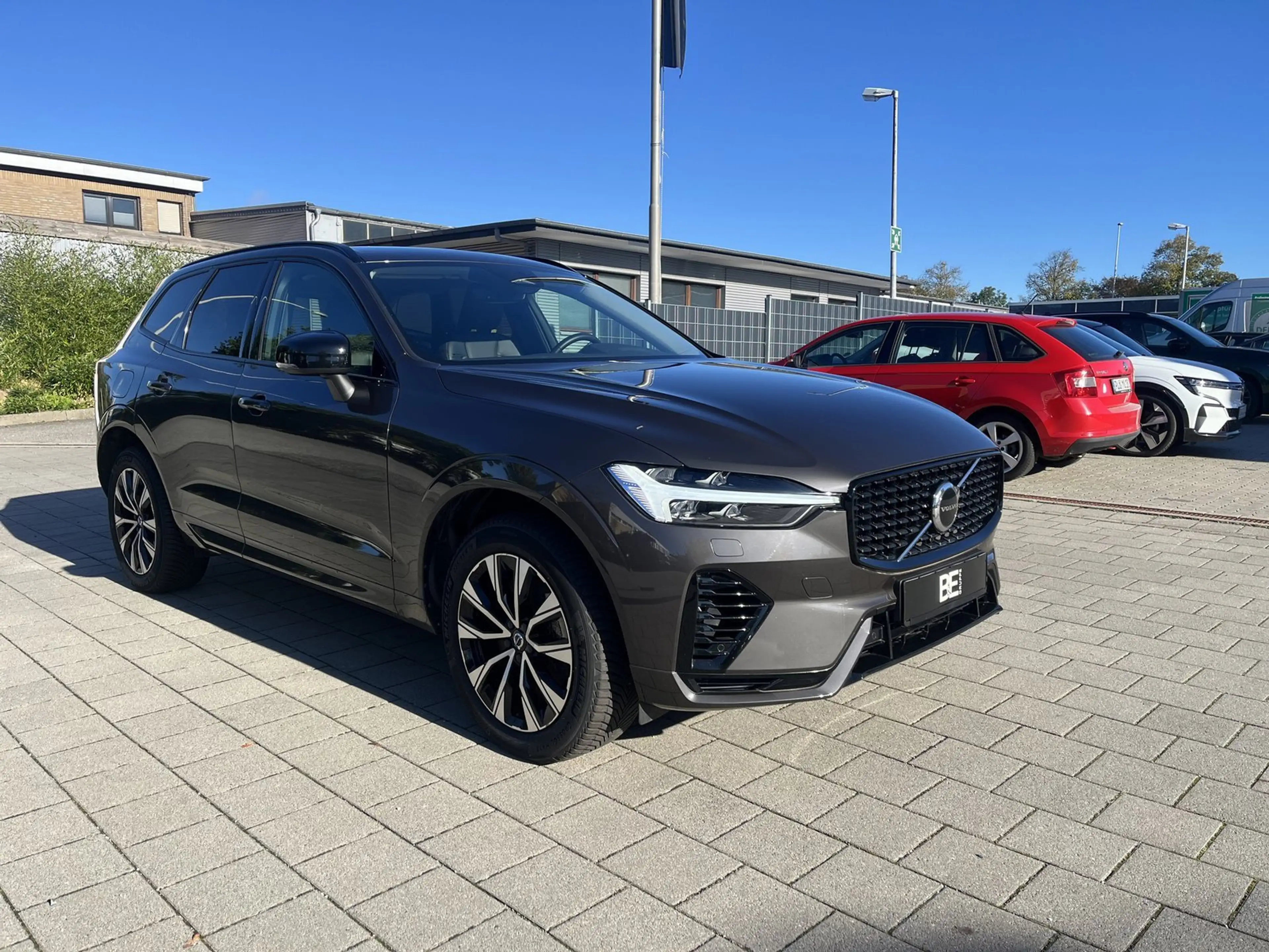 Volvo XC60 T6 PHEV Plus Dark — photo 3