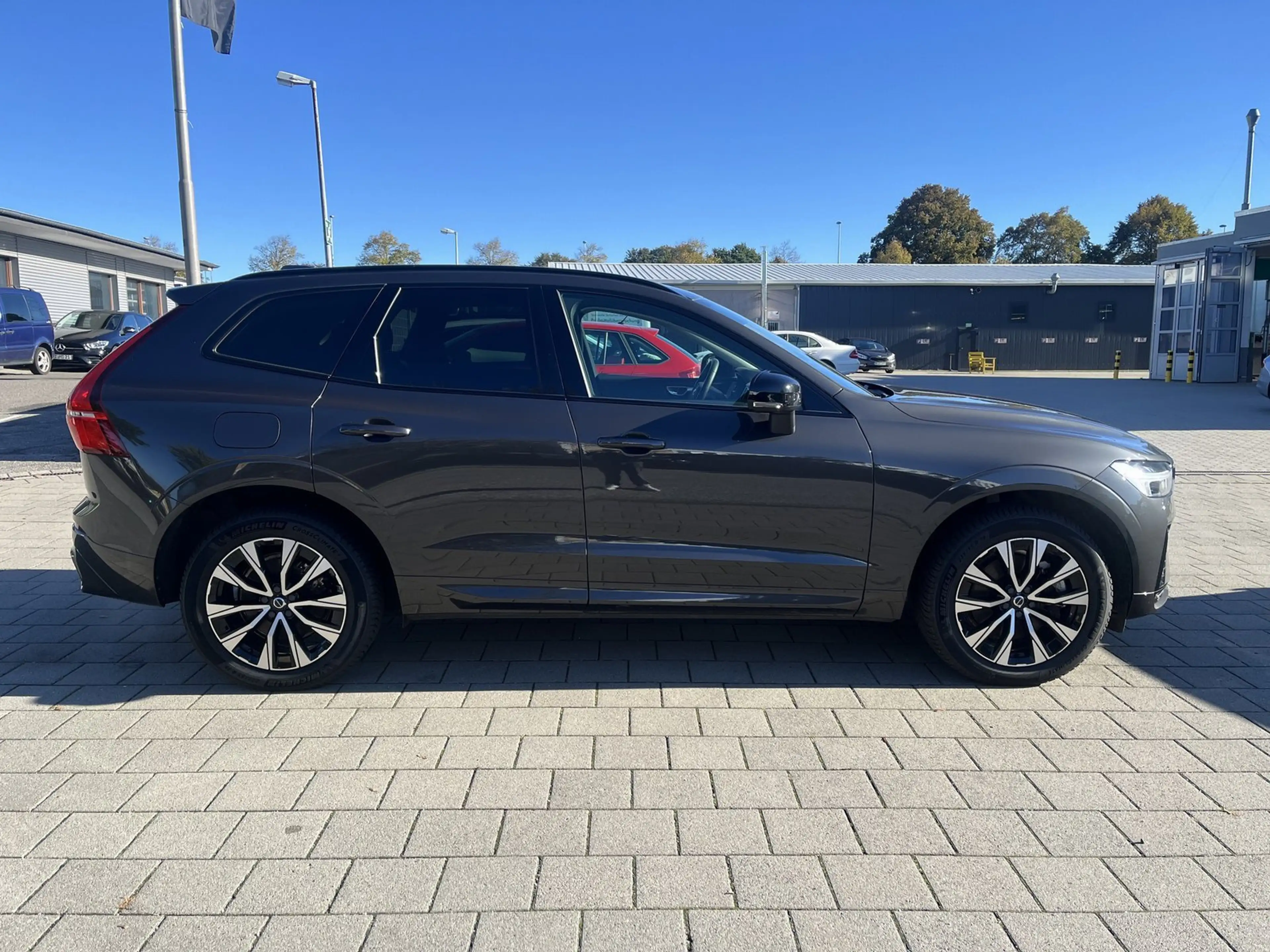 Volvo XC60 T6 PHEV Plus Dark — photo 4