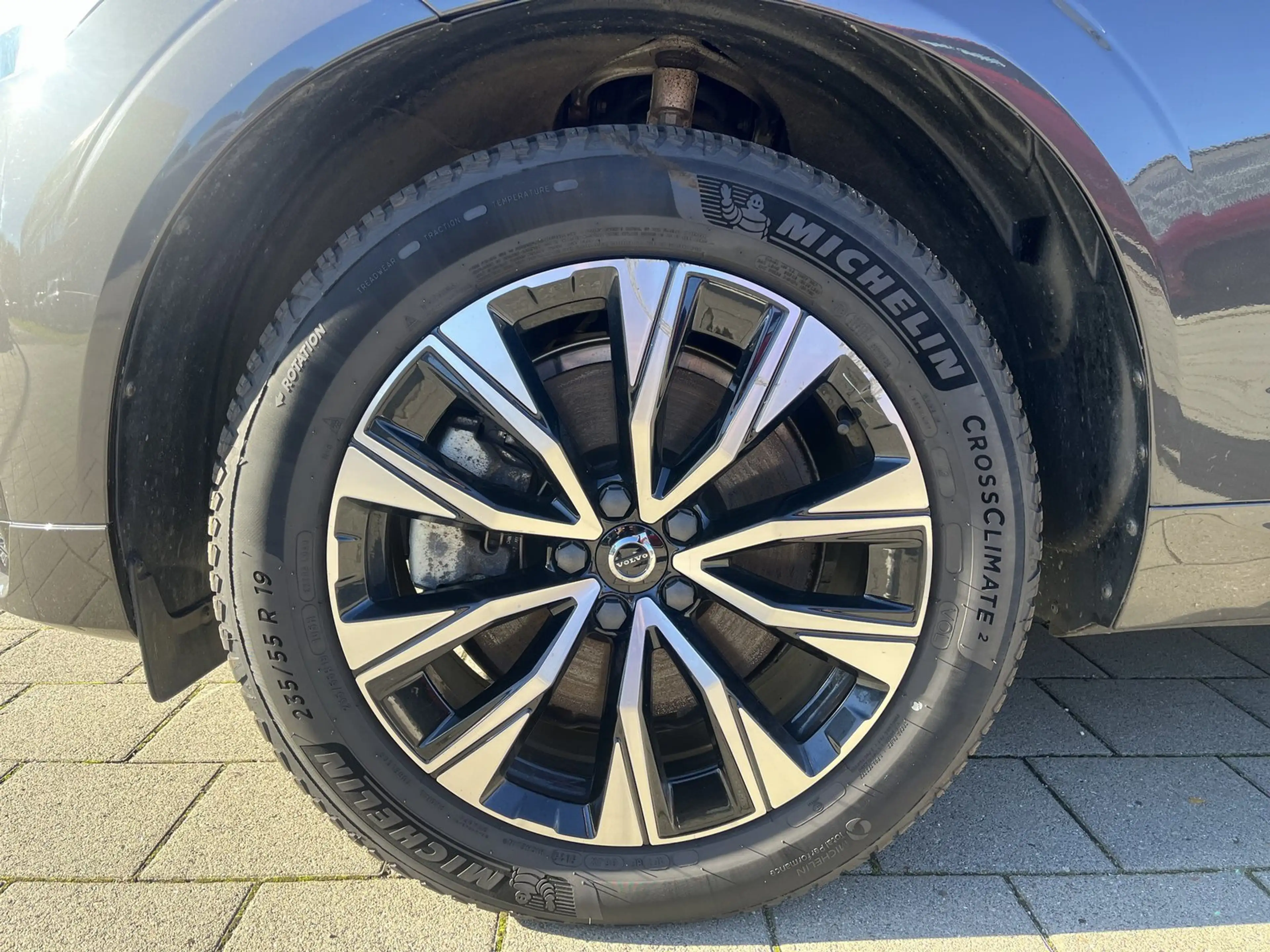 Volvo XC60 T6 PHEV Plus Dark — photo 9
