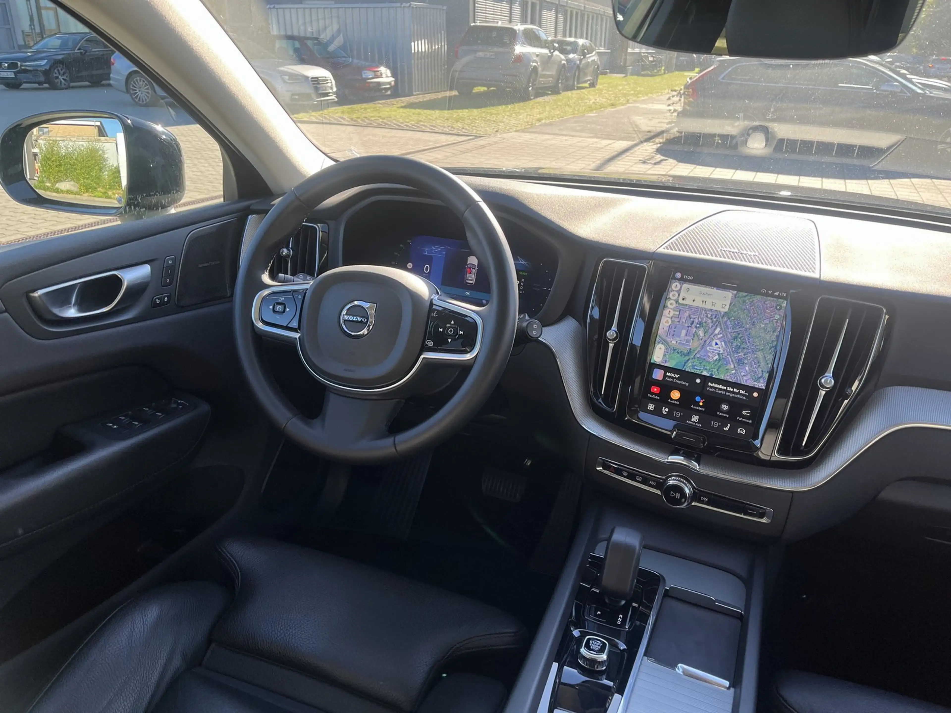 Volvo XC60 T6 PHEV Plus Dark — photo 15