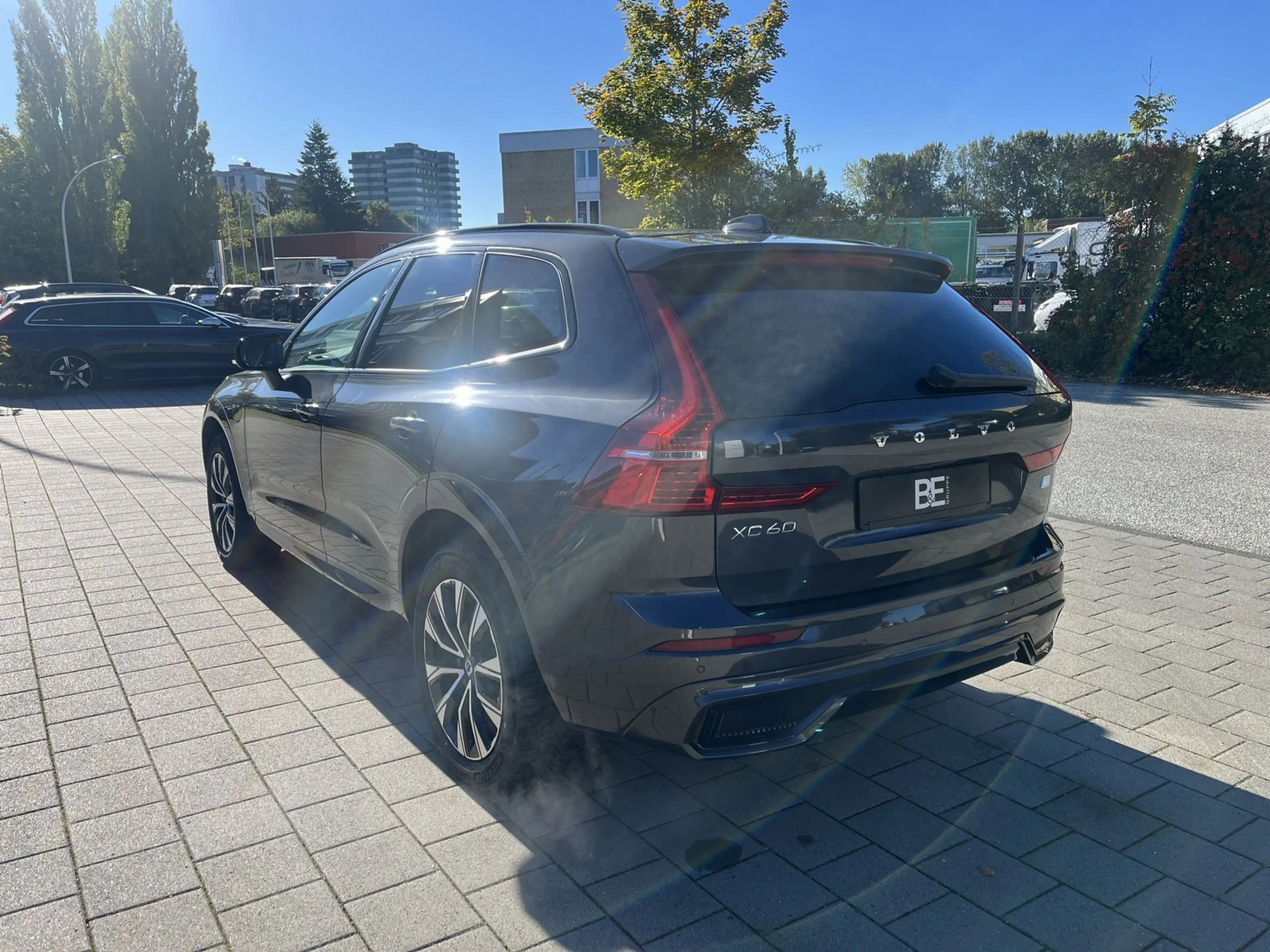 Volvo XC60 T6 PHEV Plus Dark — photo 7