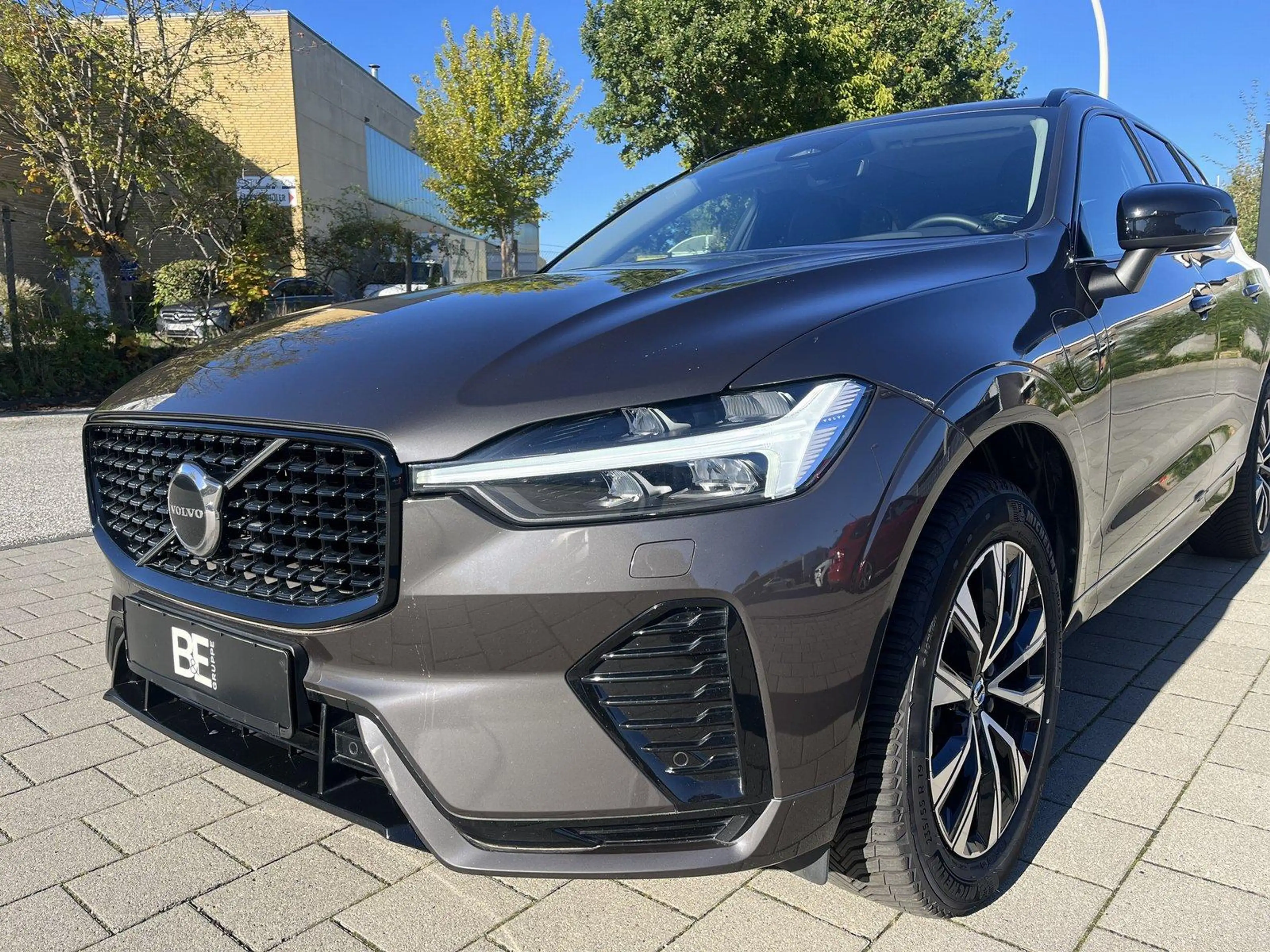 Volvo XC60 T6 PHEV Plus Dark — photo 10