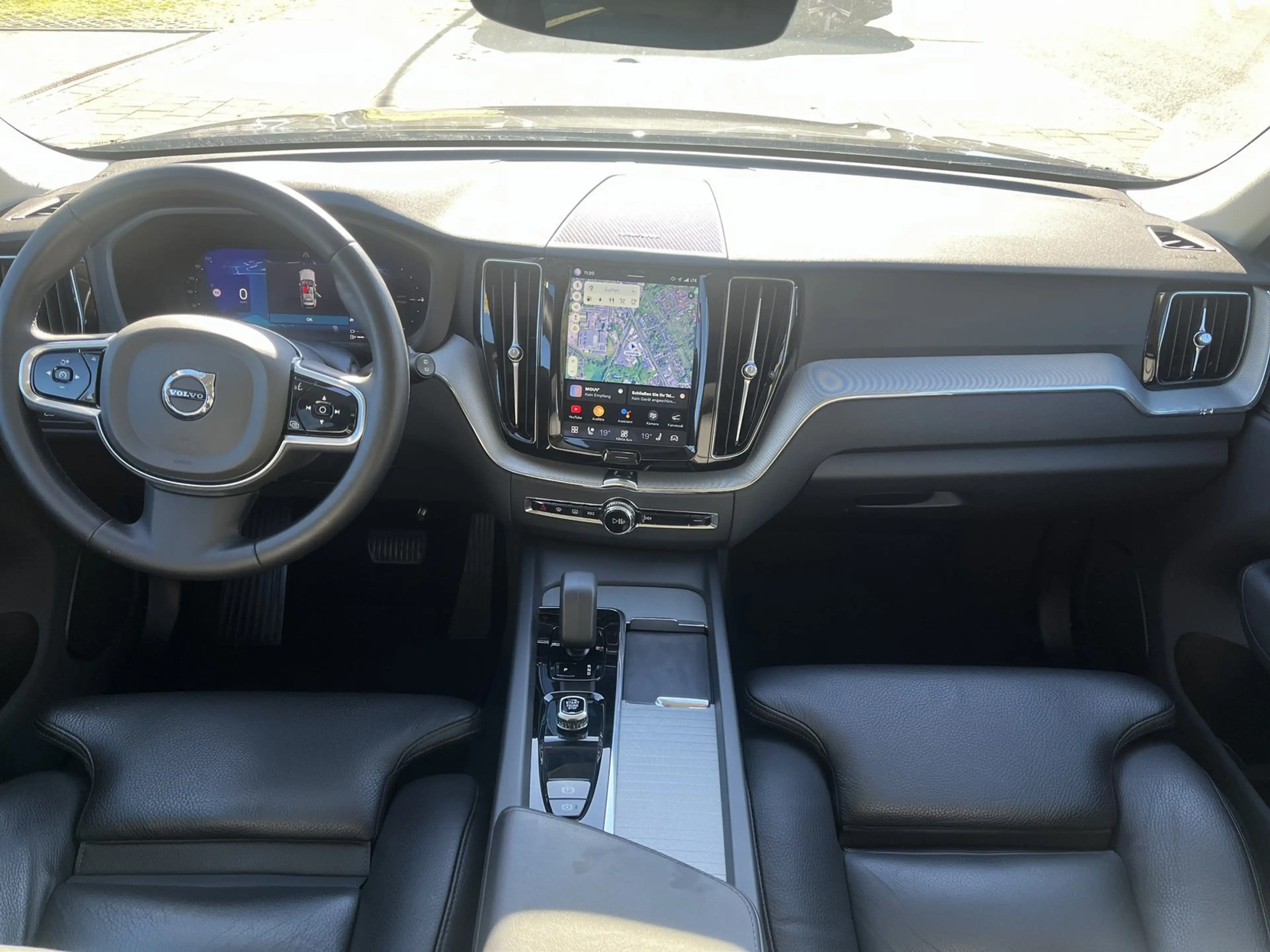 Volvo XC60 T6 PHEV Plus Dark — photo 14
