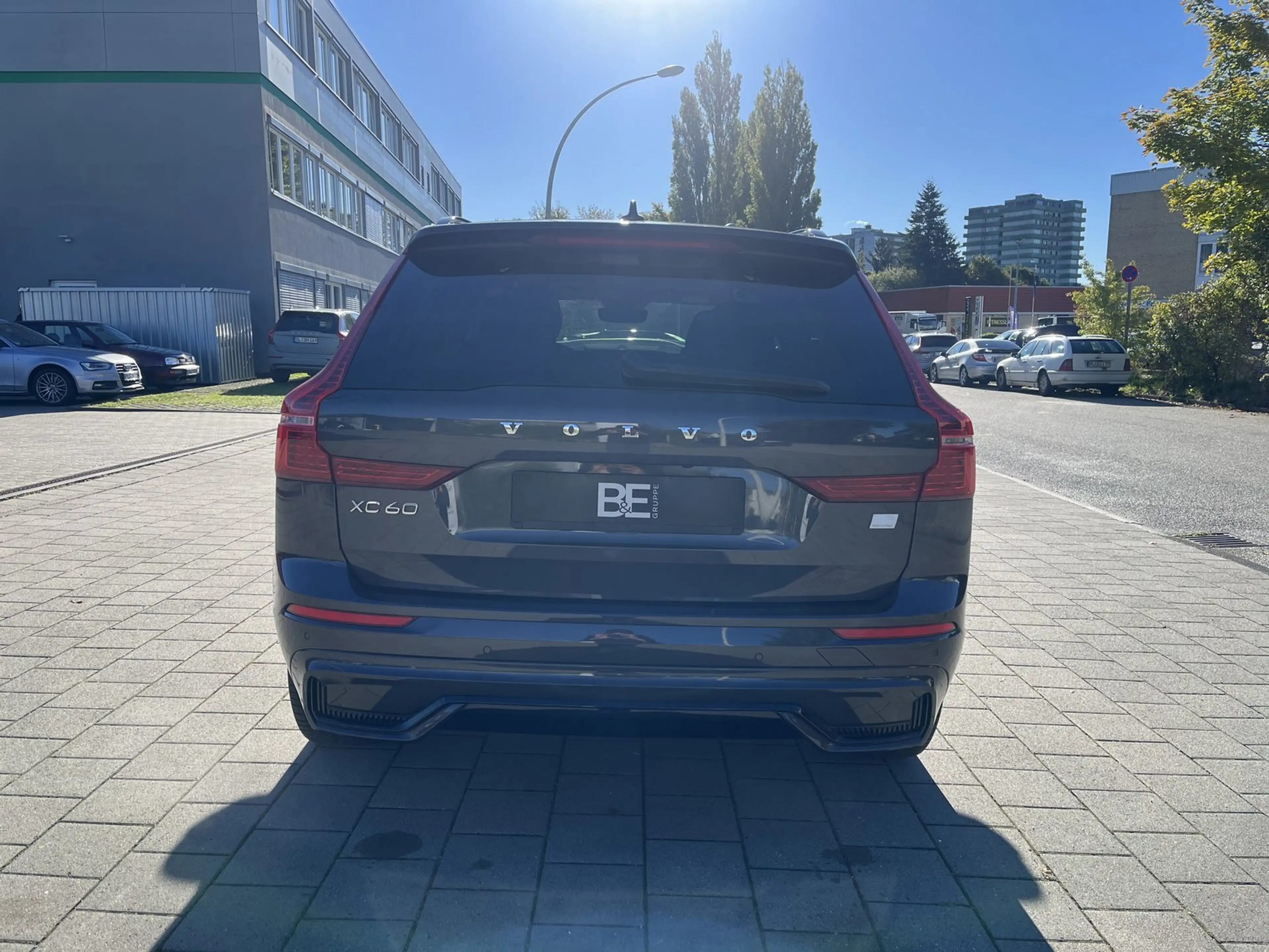 Volvo XC60 T6 PHEV Plus Dark — photo 6