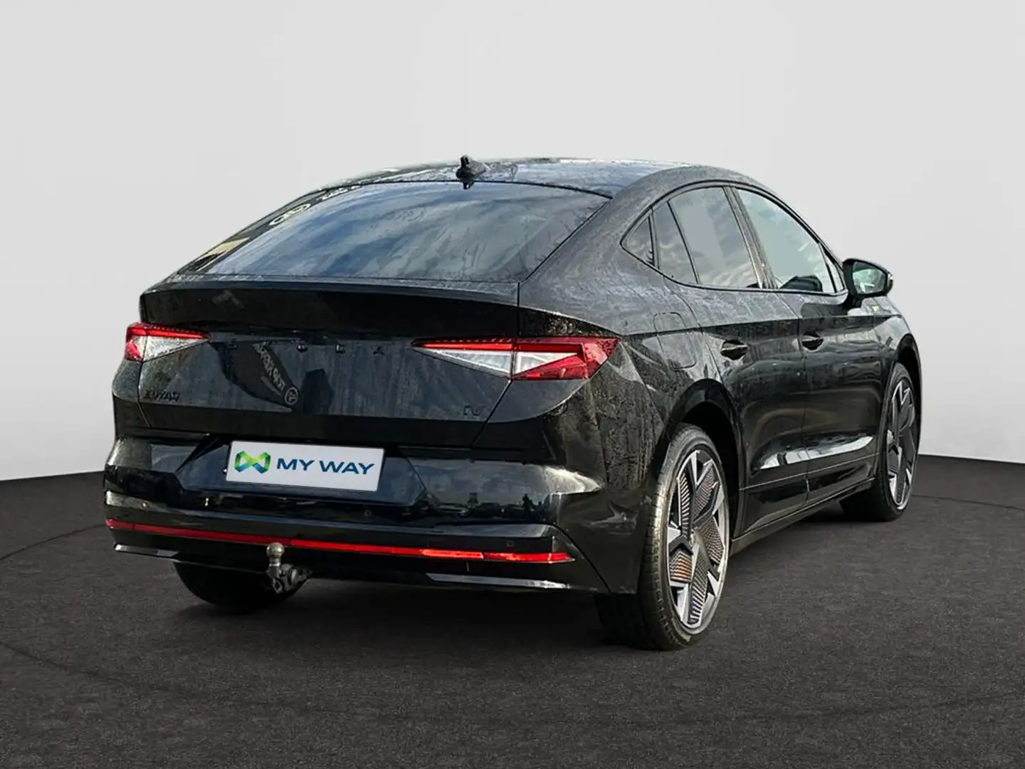 Skoda Enyaq VRS 82KWH 4X4*PANO DAK*DCC*KESSY*TREKHAAK* Zwart - 2