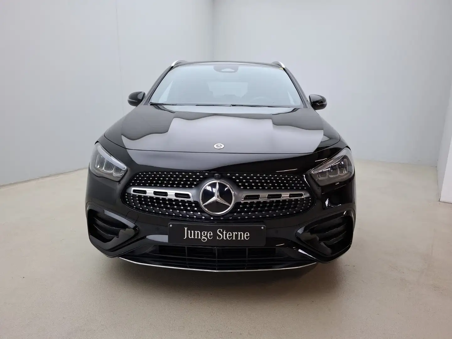 Mercedes-Benz GLA 200 GLA 200 AMG KEYLESS RüKa Ambiente SpiegelPak AMG Schwarz - 2