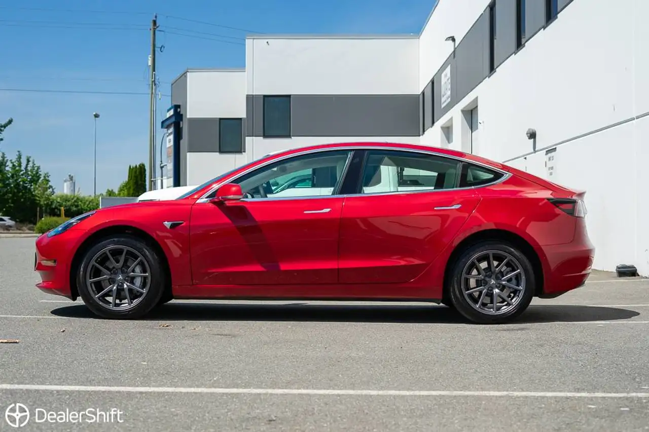 Tesla Model 3 photo Tesla Model 3