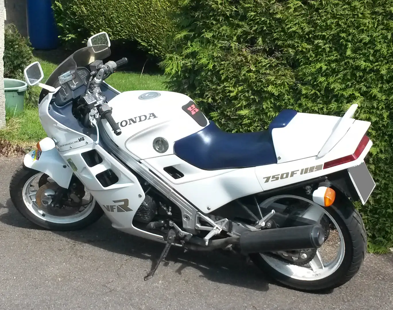 Honda VFR 750 RC24 Blanc - 1