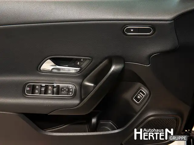 Mercedes-Benz Cla view 9