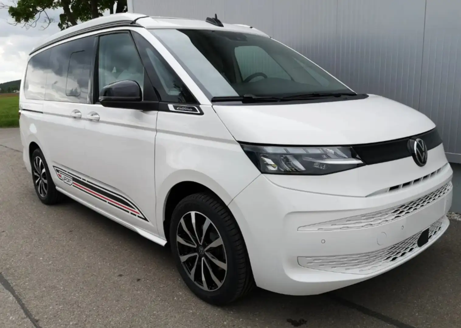 Volkswagen T7 California 2.0 TDI Beach Camper 18" Sport Weiß - 1
