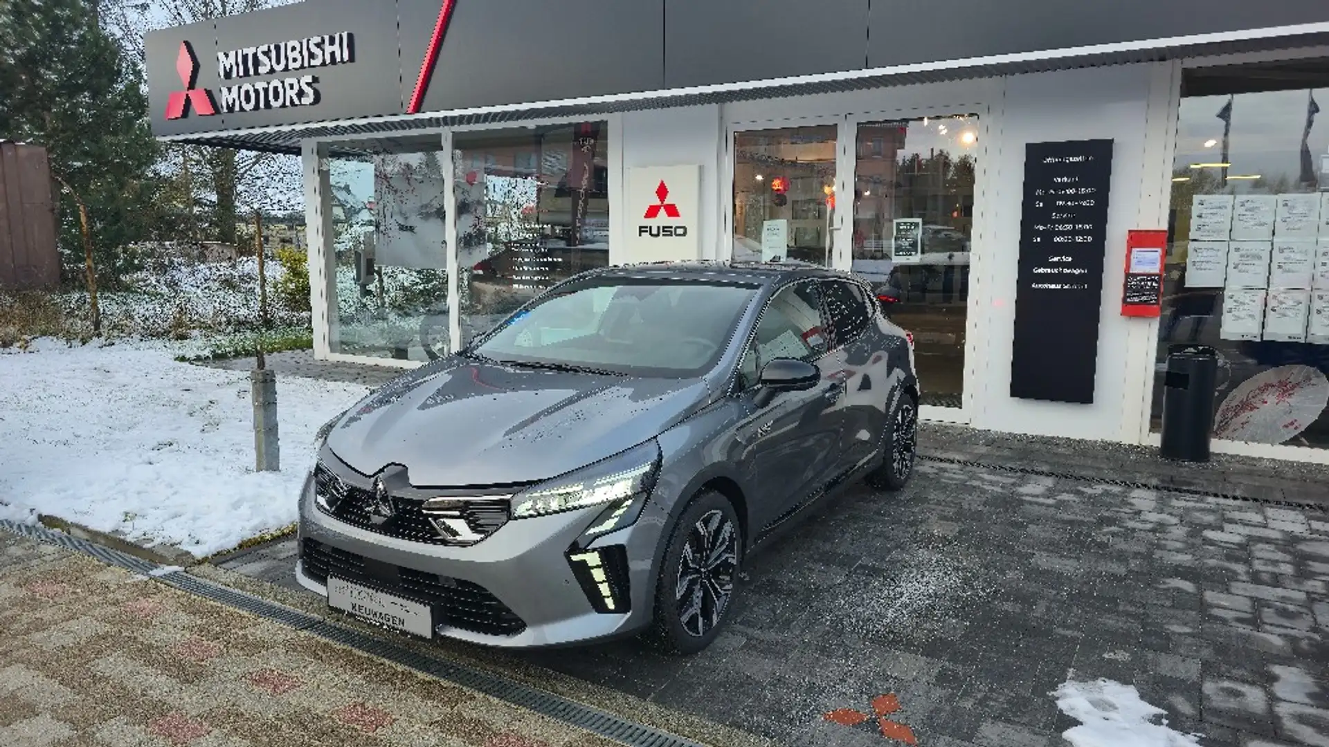 Mitsubishi Colt TOP 1.6 Hybrid*3-NAVI*SITZHEIZUNG*KLIMA* Gris - 2