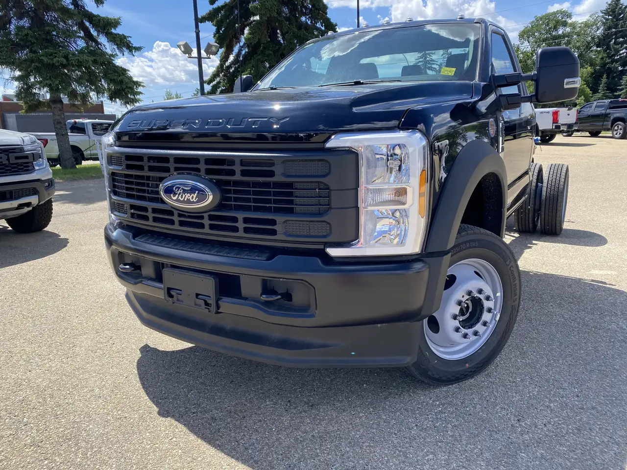 Ford F-550 Super Duty photo Ford F-550 Super Duty