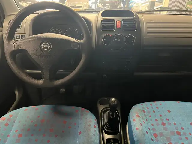 Opel Agila view 3