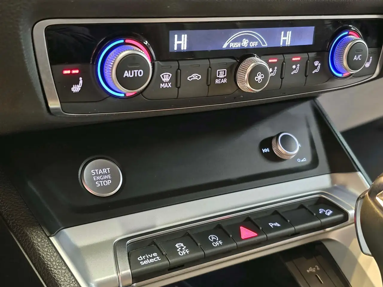 Audi Q3 снимка Audi Q3