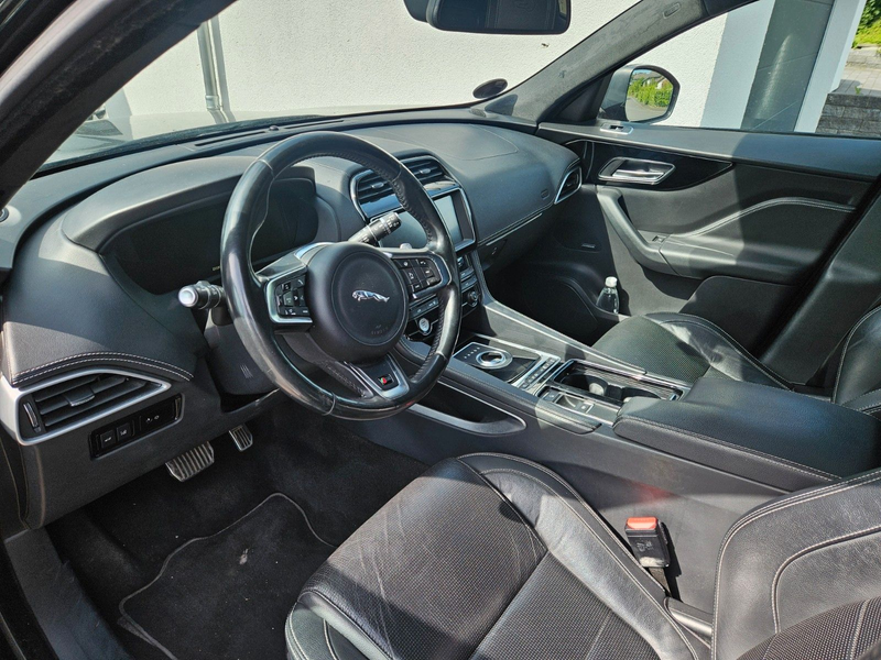 Jaguar F-Pace S AWD Black Pack S 22"/eAHK/Pano/Kamera — photo 7