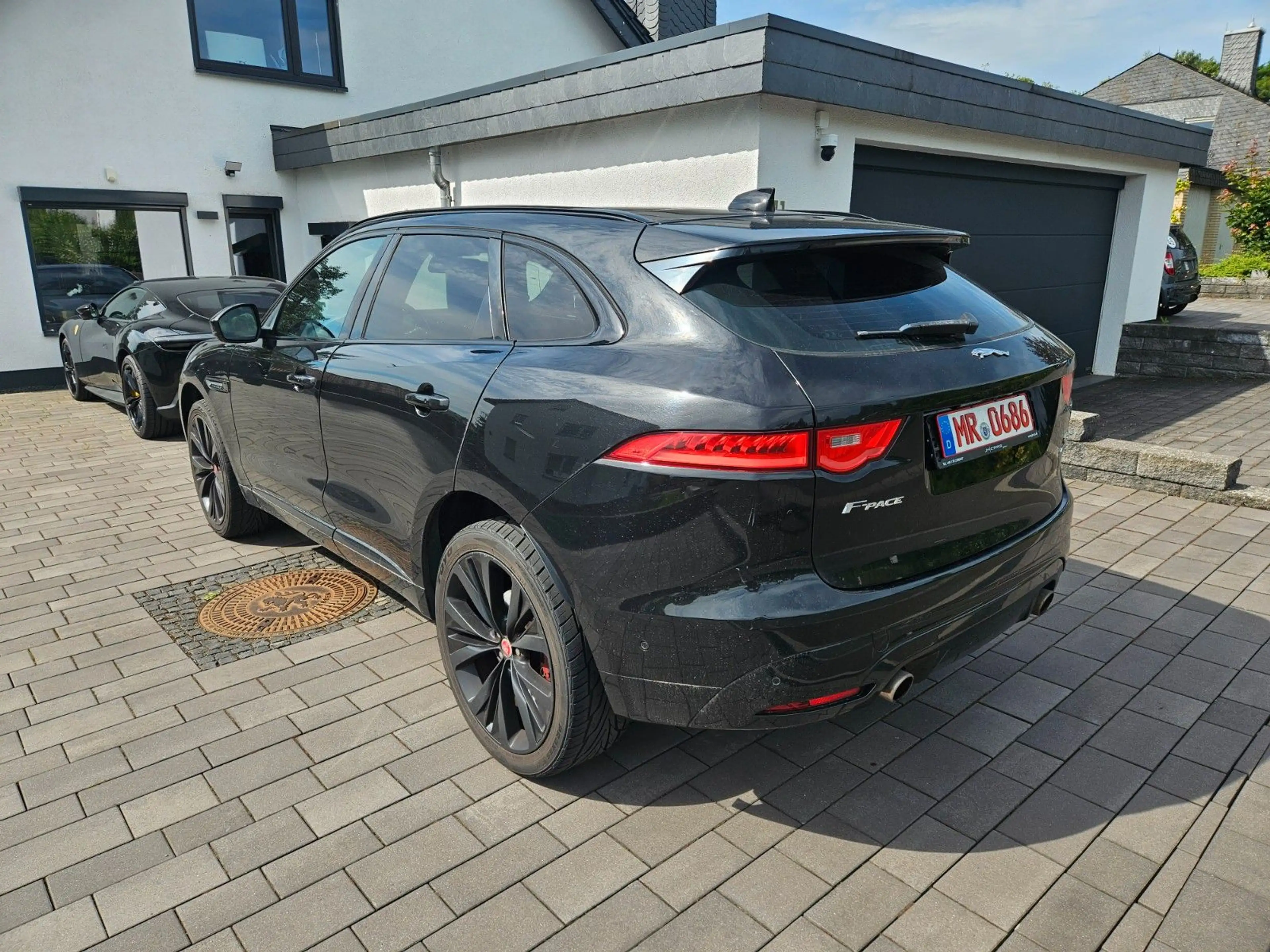Jaguar F-Pace S AWD Black Pack S 22"/eAHK/Pano/Kamera — photo 6