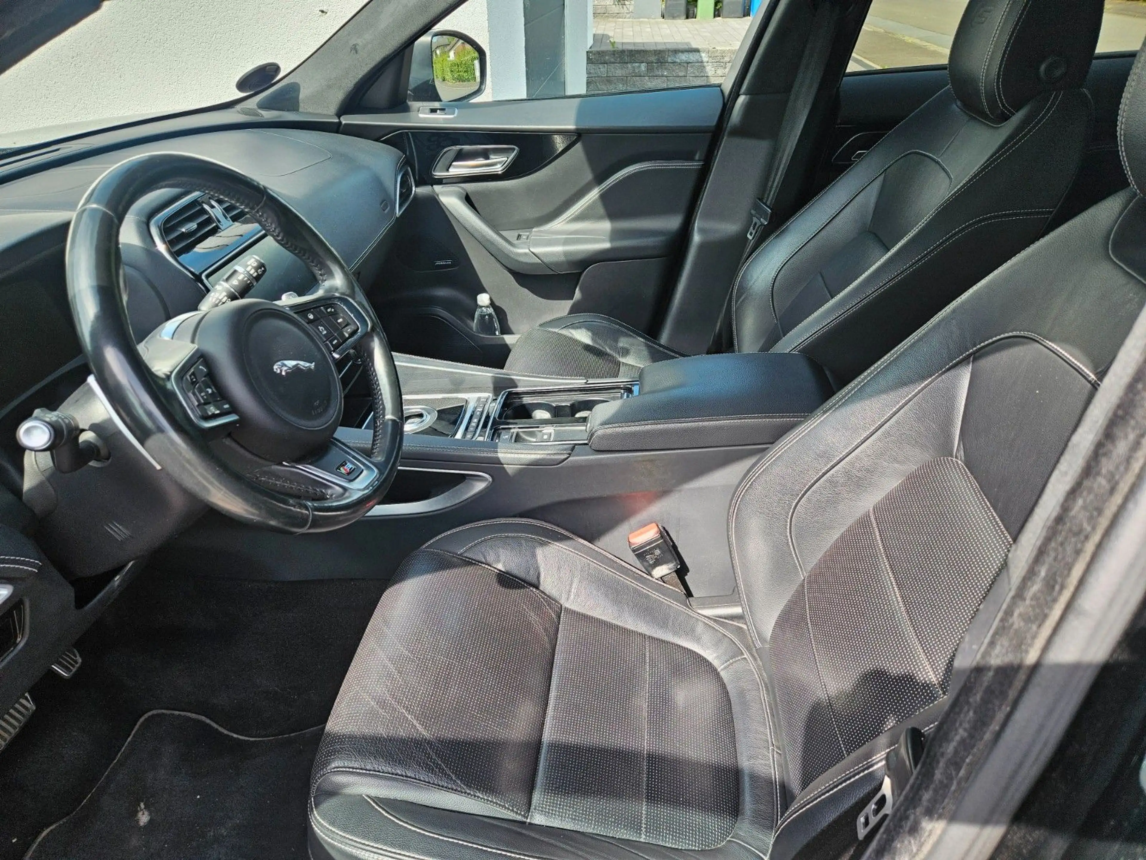 Jaguar F-Pace S AWD Black Pack S 22"/eAHK/Pano/Kamera — photo 8