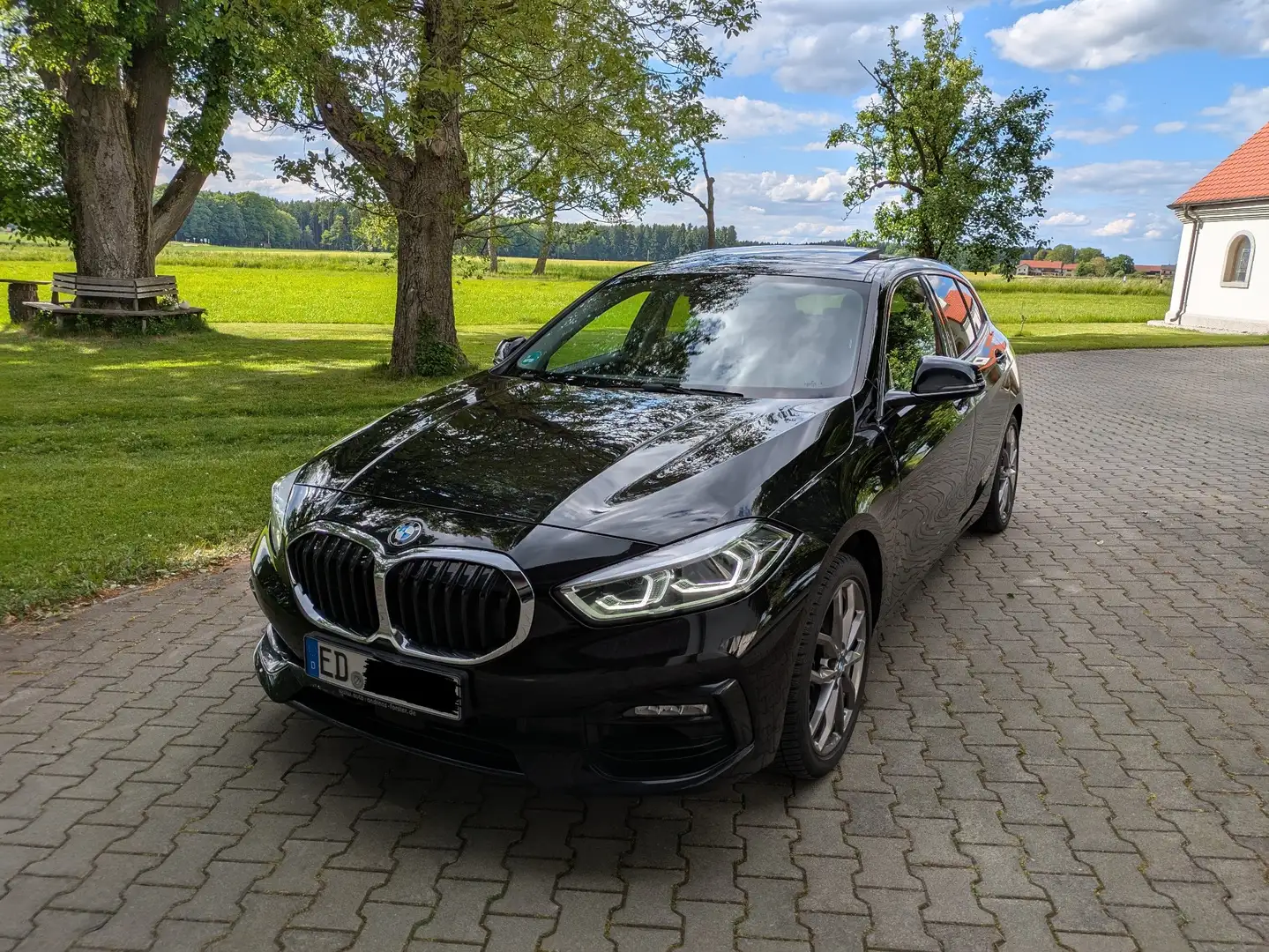 BMW 120 i Sport Line AHK, 18 Zoll M Felgen,Panoramadach Schwarz - 1