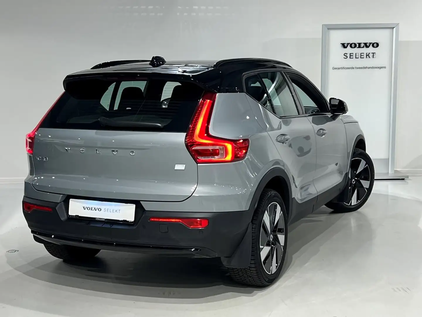 Volvo XC40 Recharge Grijs - 2
