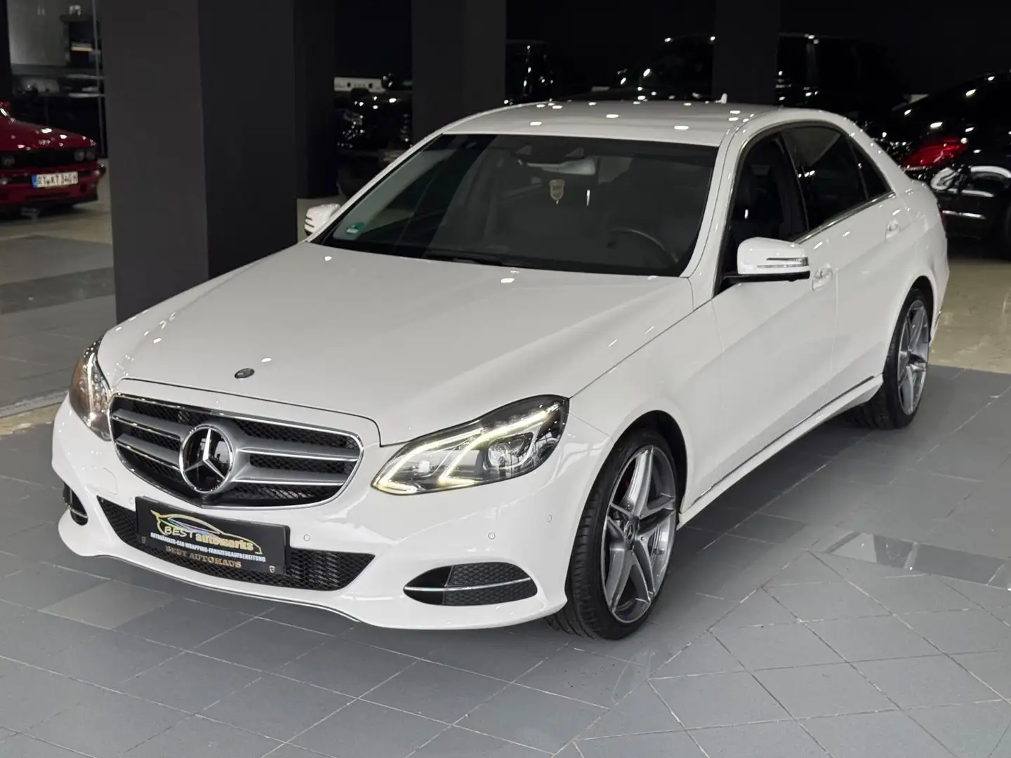 Mercedes-Benz E 220 BlueEffic.*KLIMA*SHZ*AHG*360 KAMERA*AMG Blanc - 2