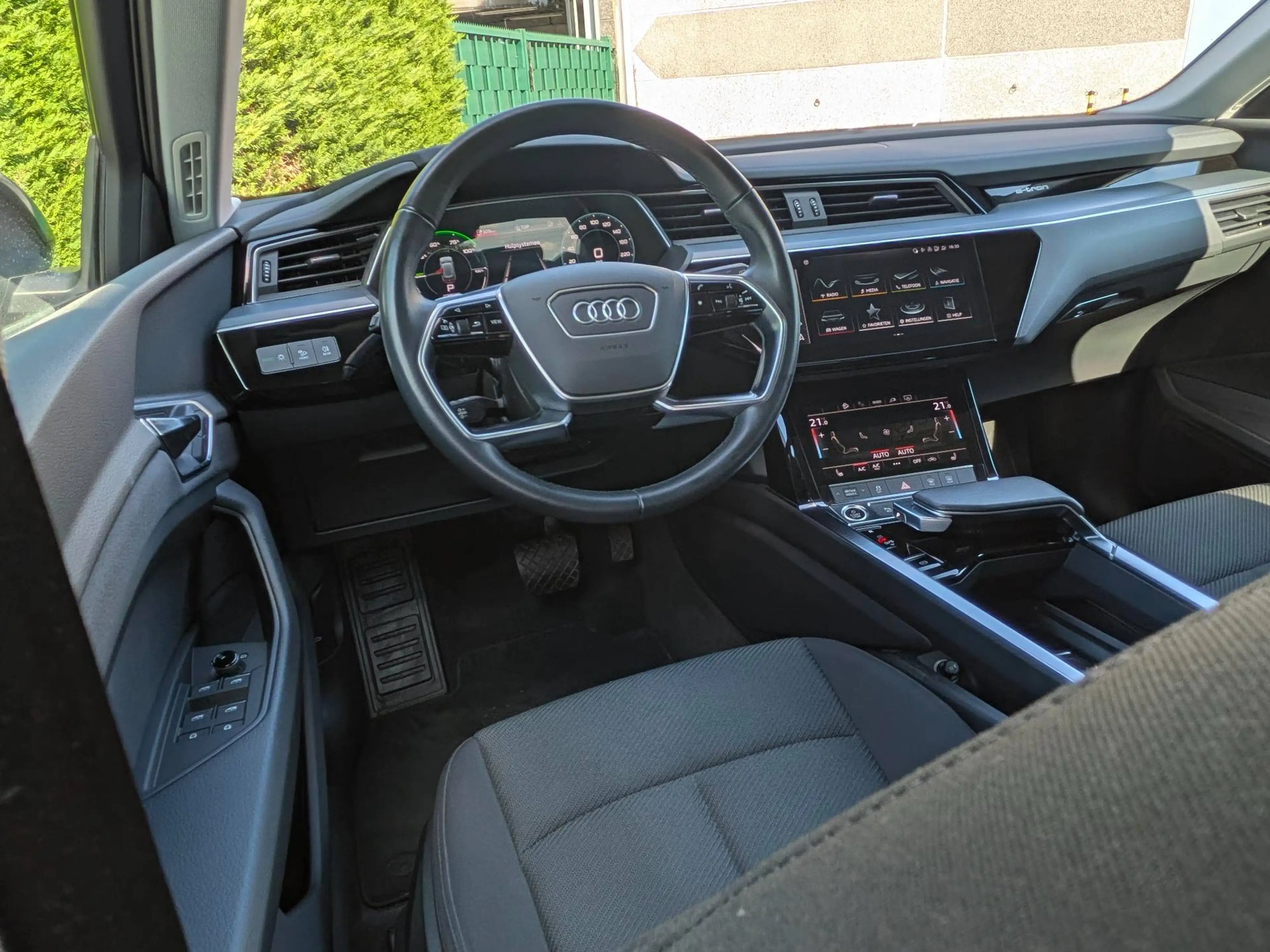 Audi Q8 e-tron (Q8) Trekhaak - camera - quattro - luchtvering — photo 5
