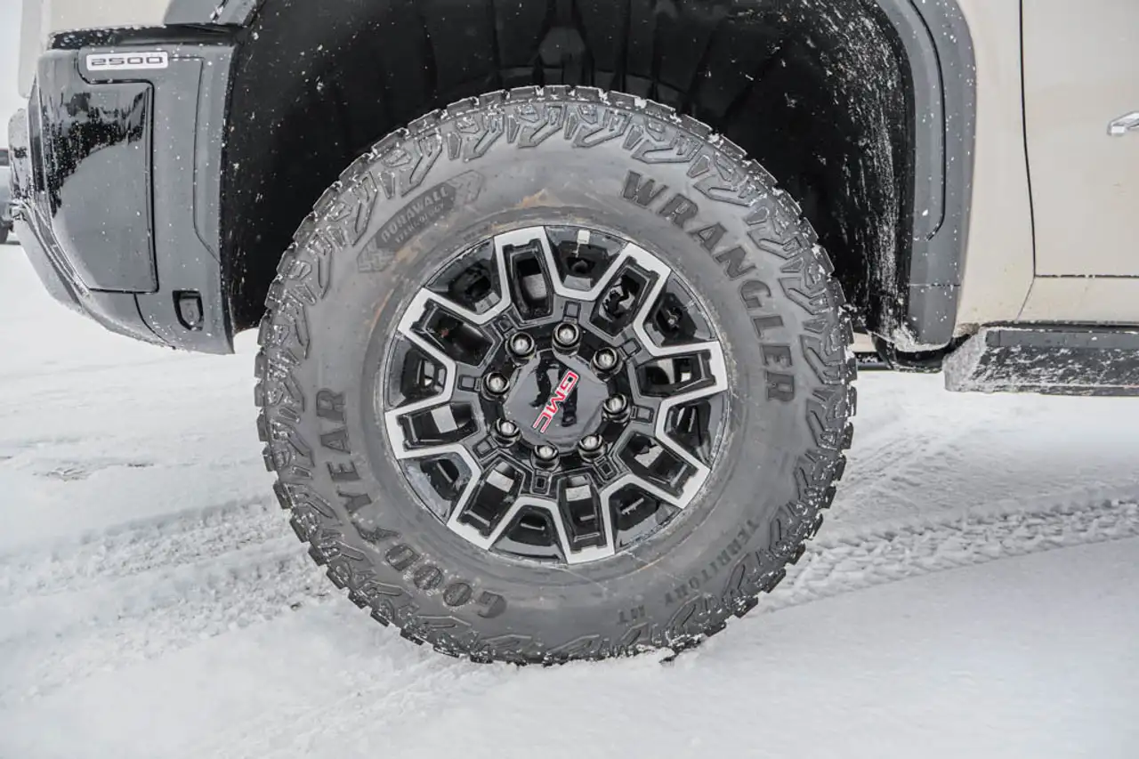 GMC Sierra 2500HD снимка GMC Sierra 2500HD
