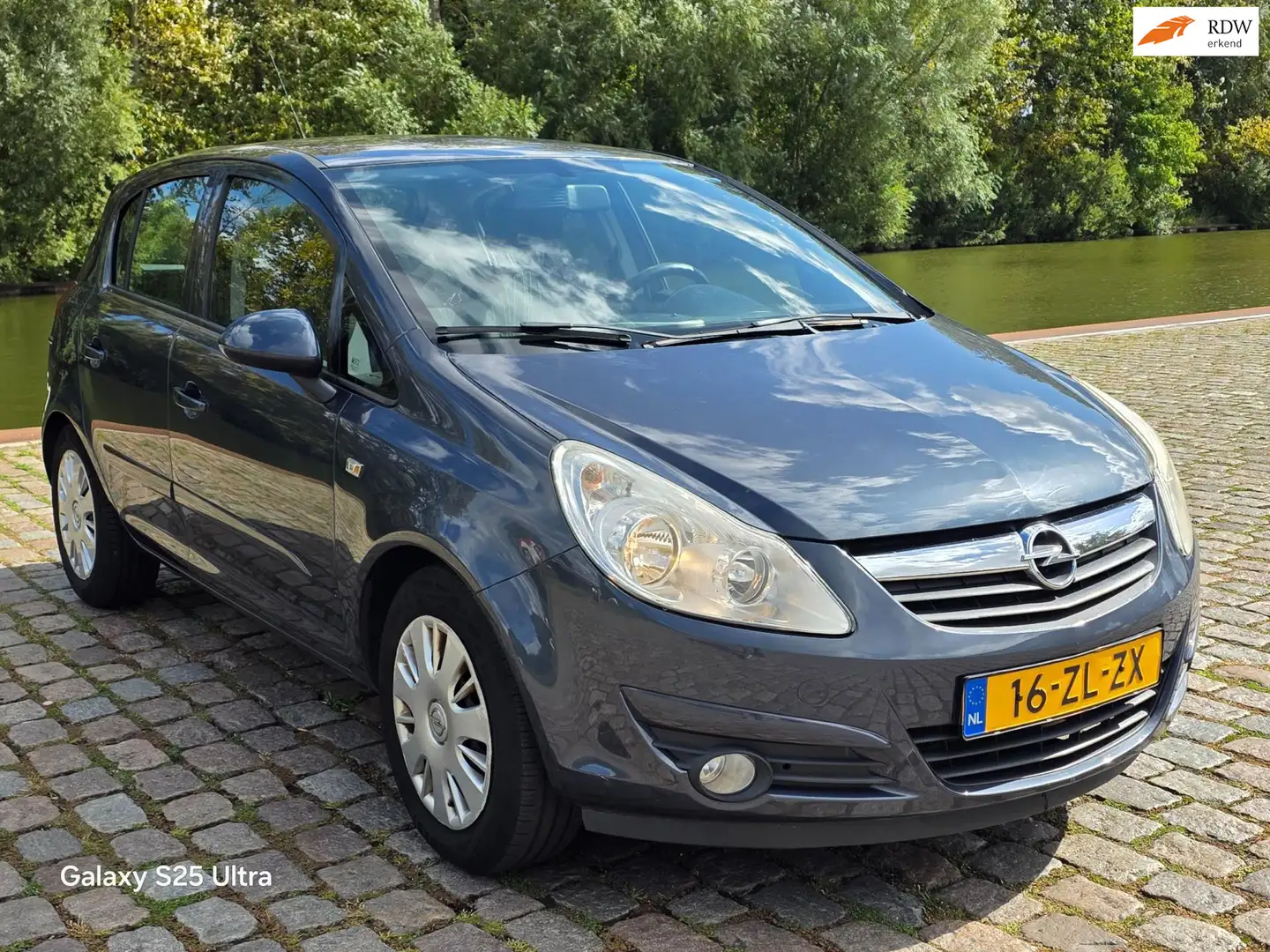 Opel Corsa 1.4-16V Enjoy 1e eigenaar dealer onderhouden airco Grijs - 1