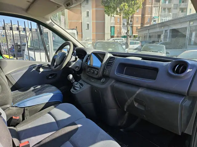Opel Vivaro view 11