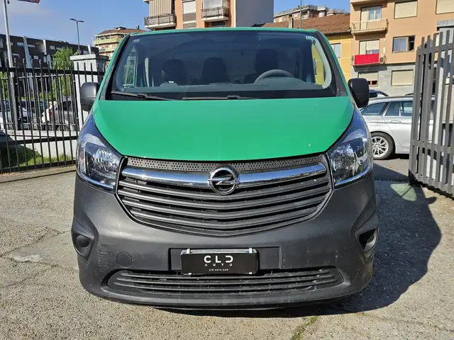 Opel Vivaro view 2