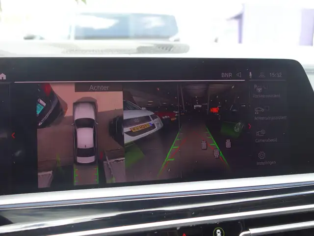 BMW X7 view 8